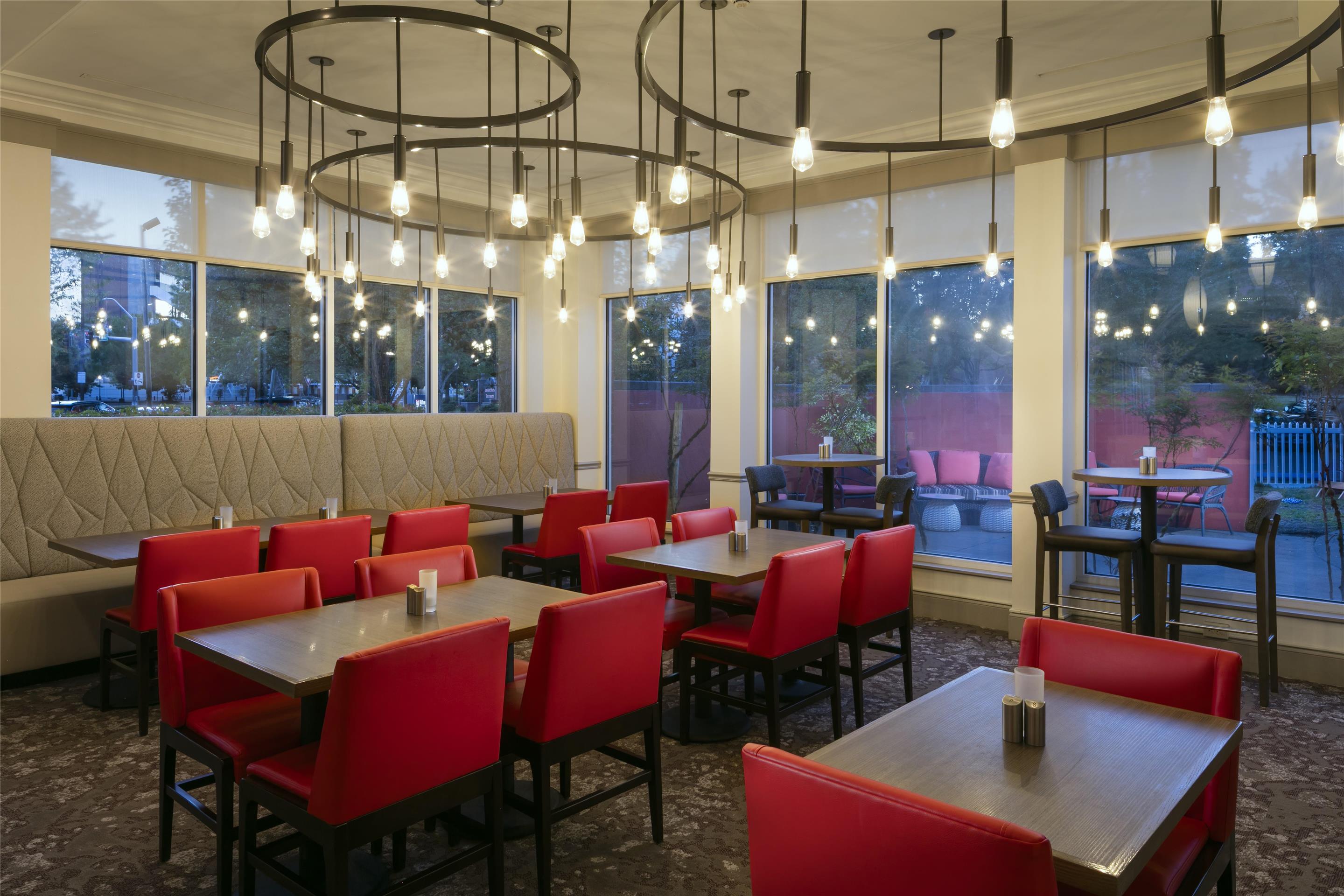 Restaurant | Hilton Garden Inn Corvallis