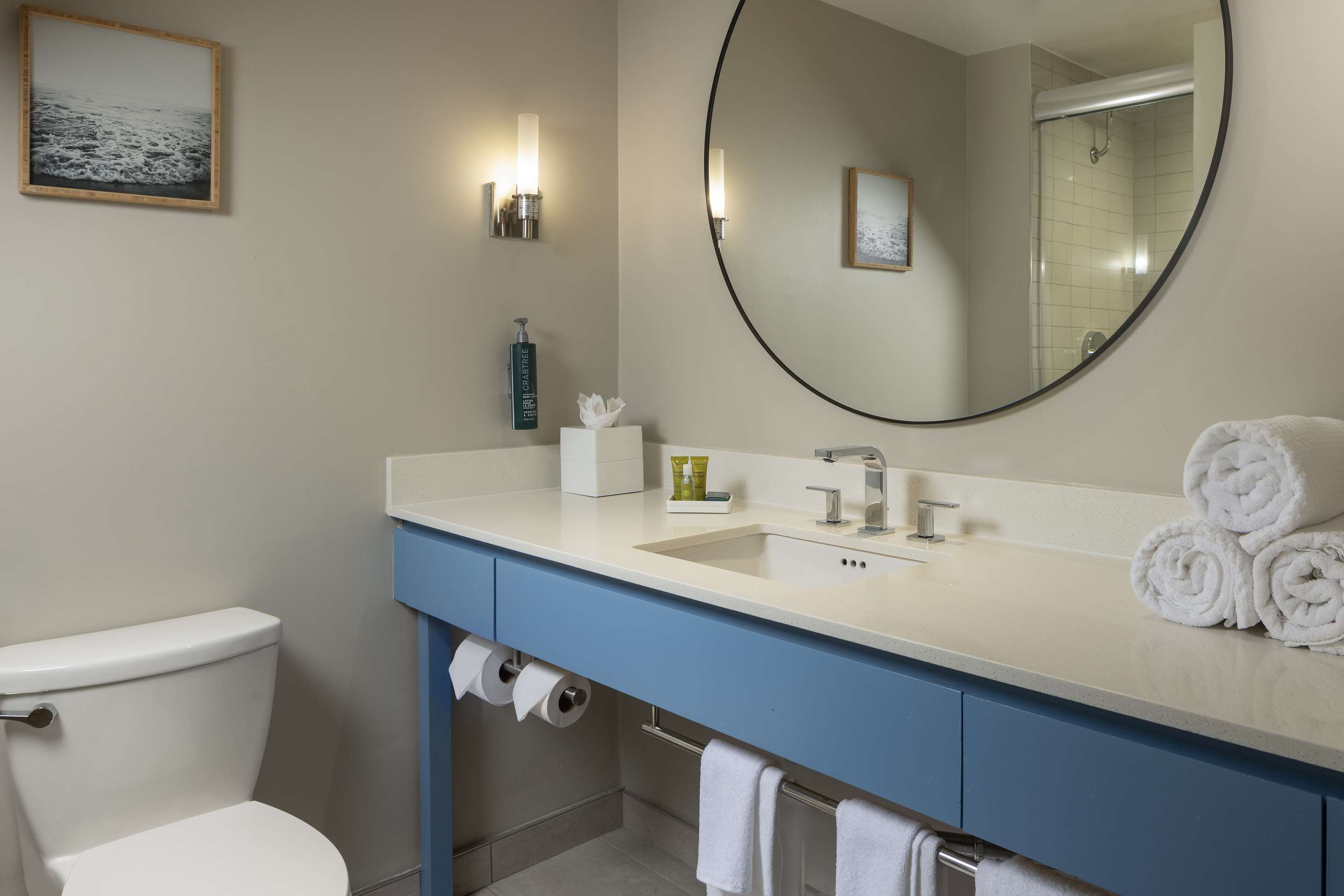 Guest room bath