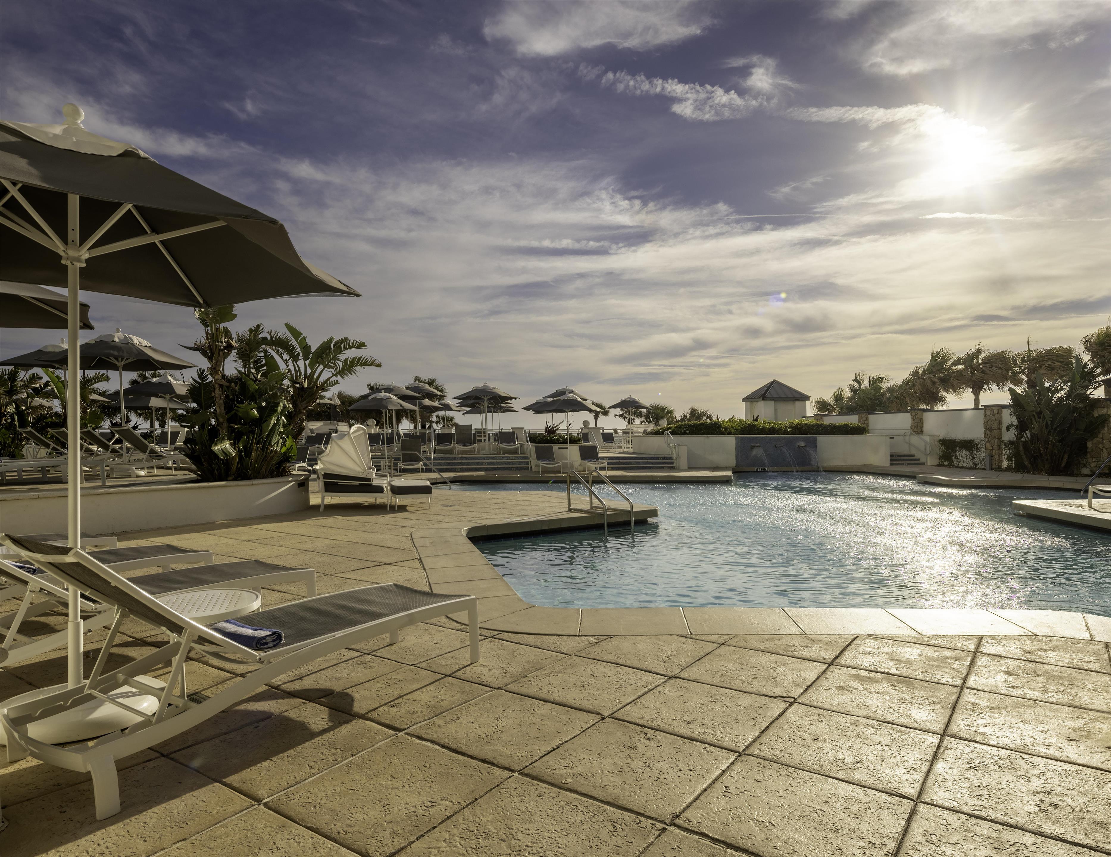 Pool | Renaissance Daytona Beach Oceanfront Hotel