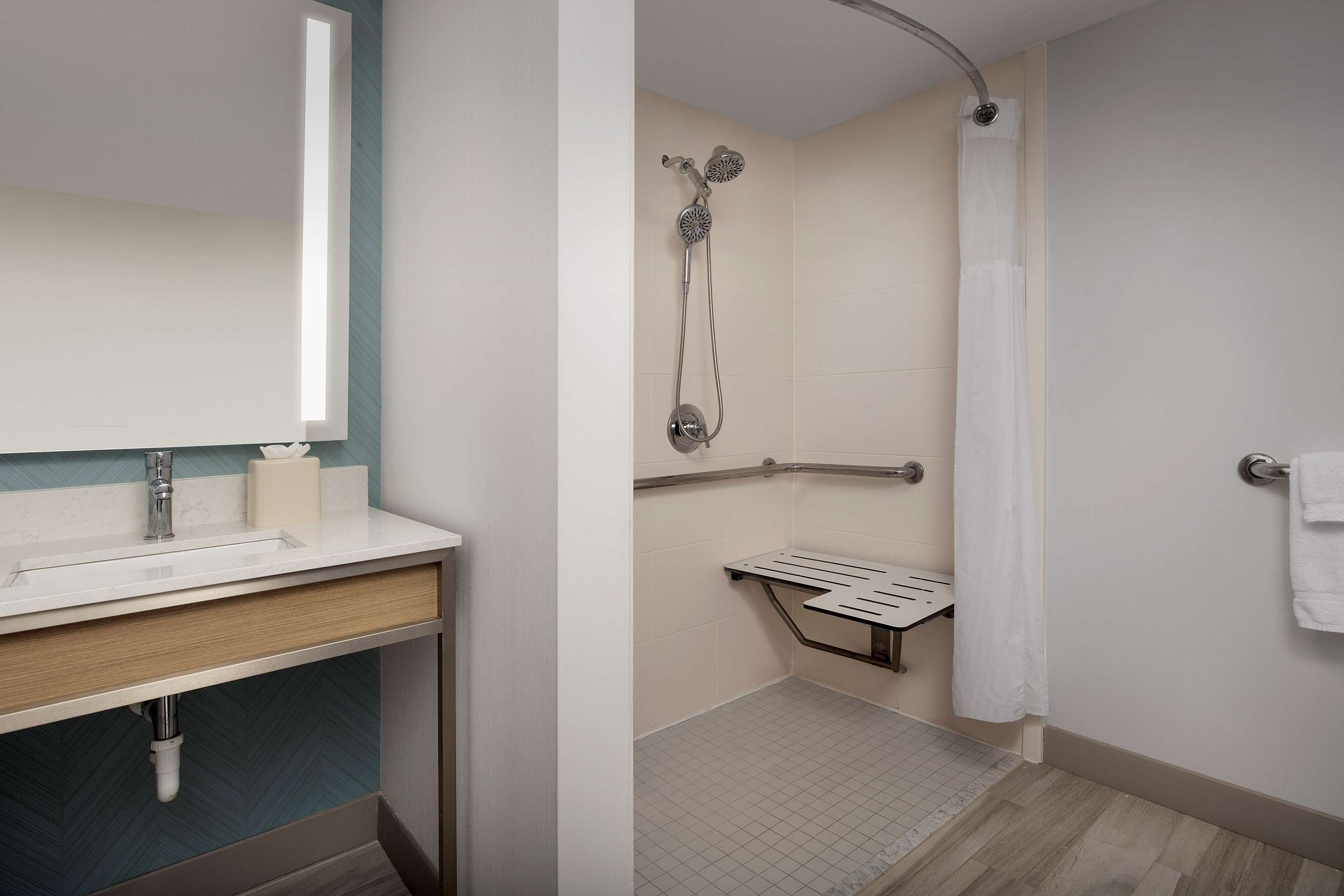 Guest room bath