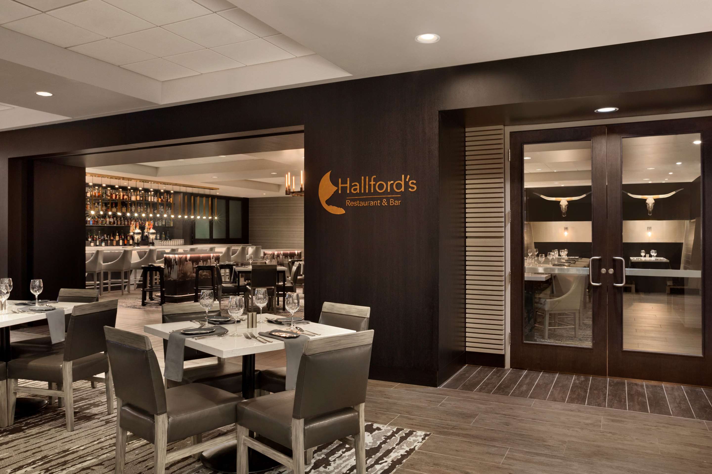 Restaurant | Embassy Suites Dallas - DFW Airport North