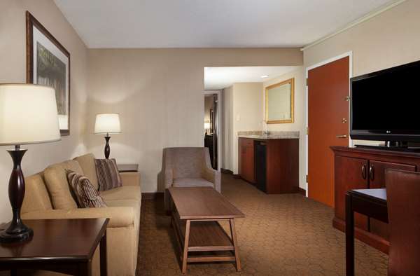  - Embassy Suites Near the Galleria Dallas