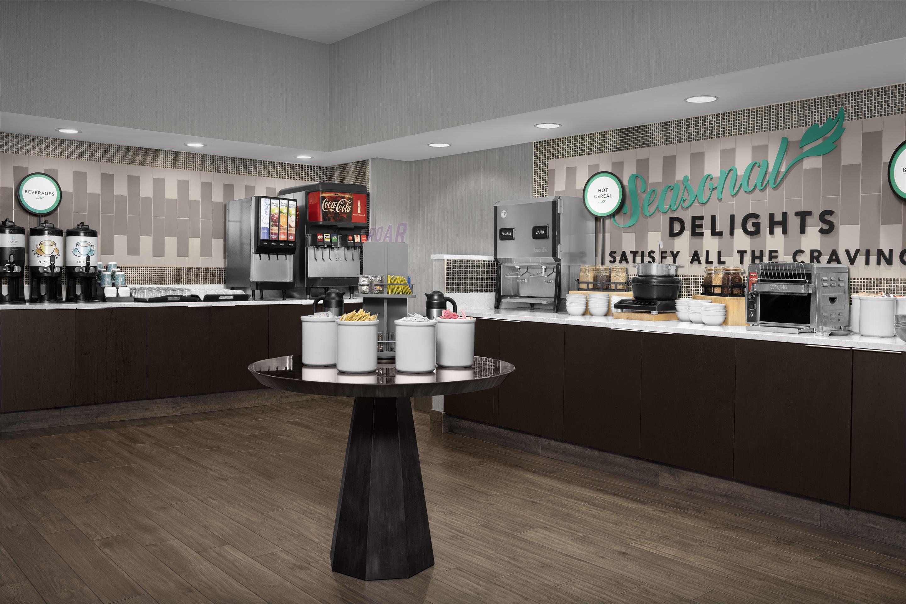 Breakfast Area | Embassy Suites by Hilton Dallas Near the Galleria