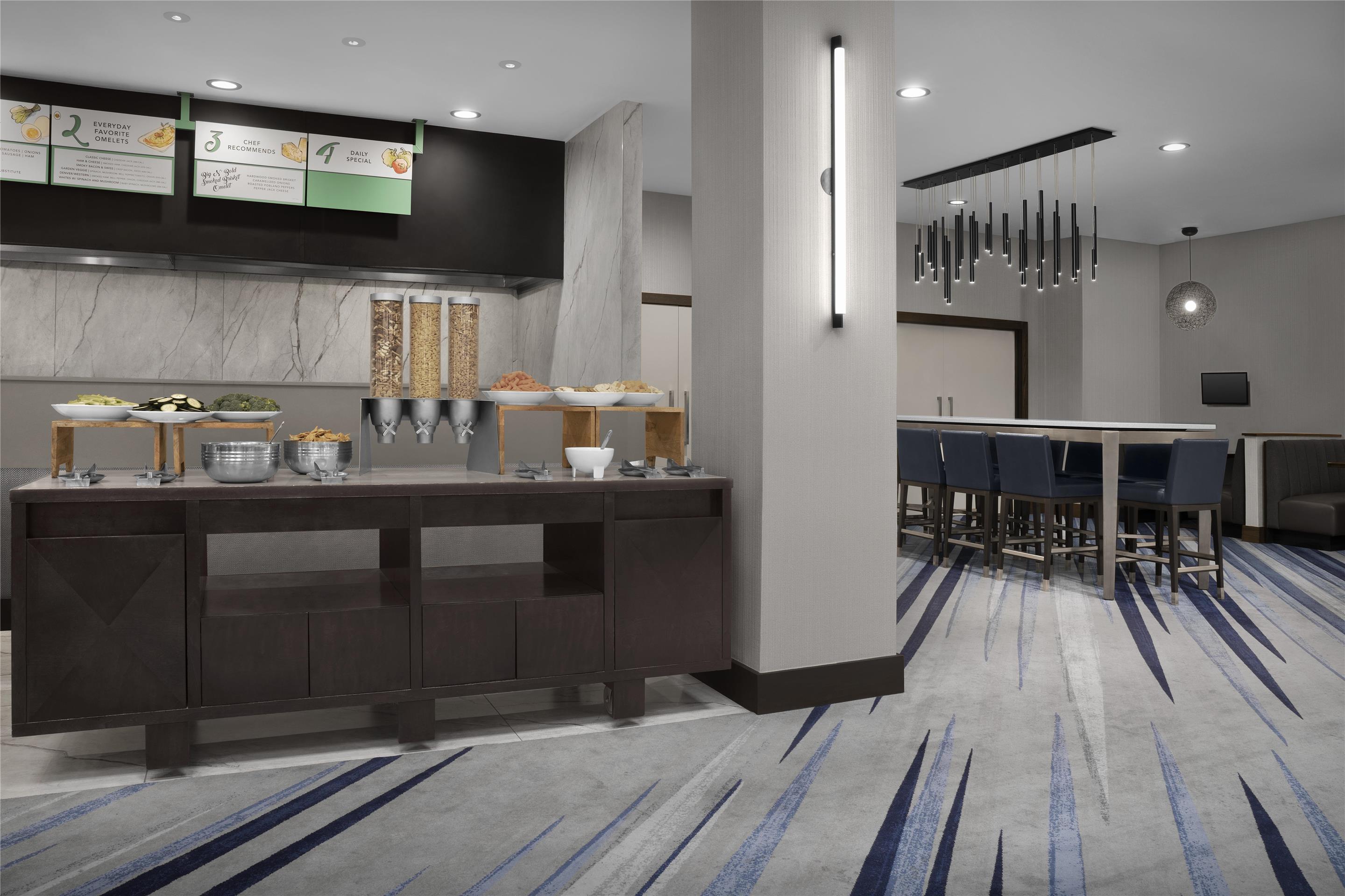 Breakfast Area | Embassy Suites by Hilton Dallas Near the Galleria