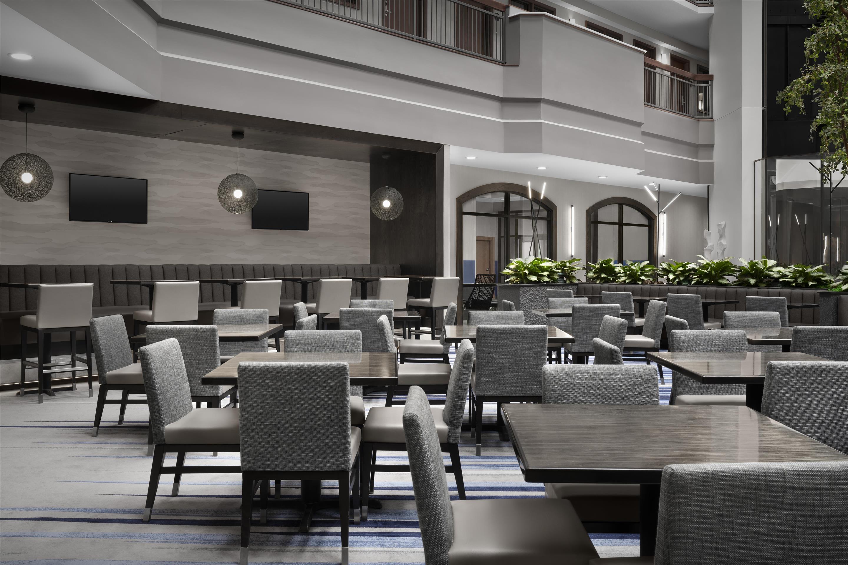 Restaurant | Embassy Suites by Hilton Dallas Near the Galleria