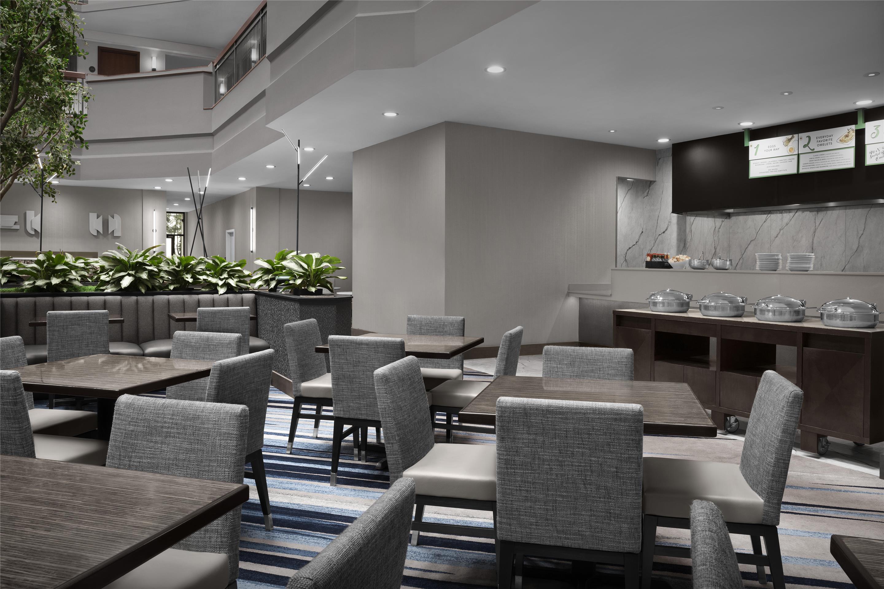 Breakfast Area | Embassy Suites by Hilton Dallas Near the Galleria