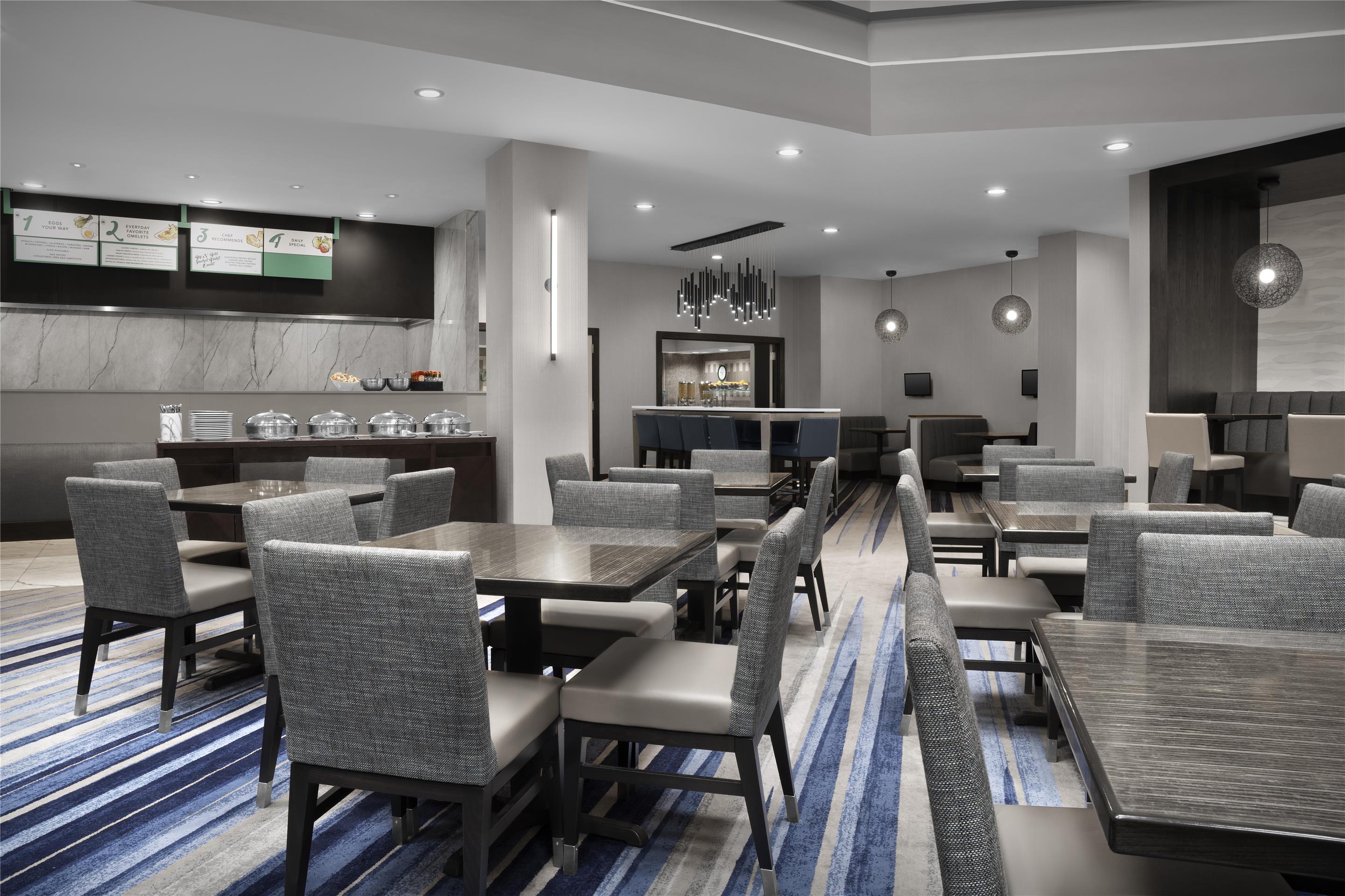 Breakfast Area | Embassy Suites by Hilton Dallas Near the Galleria