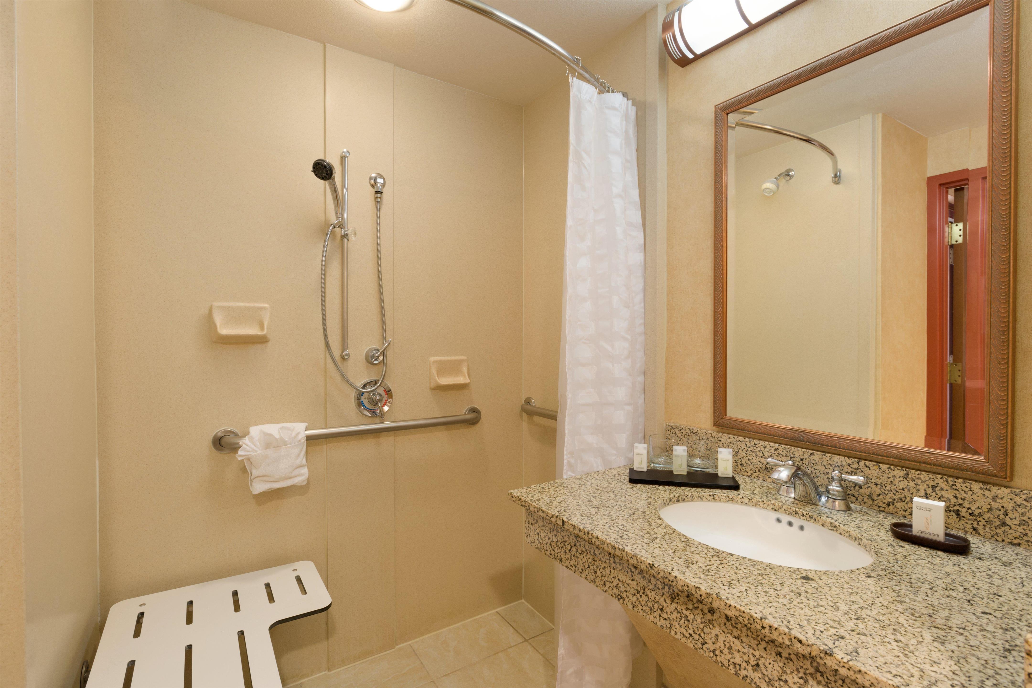 Guest room bath