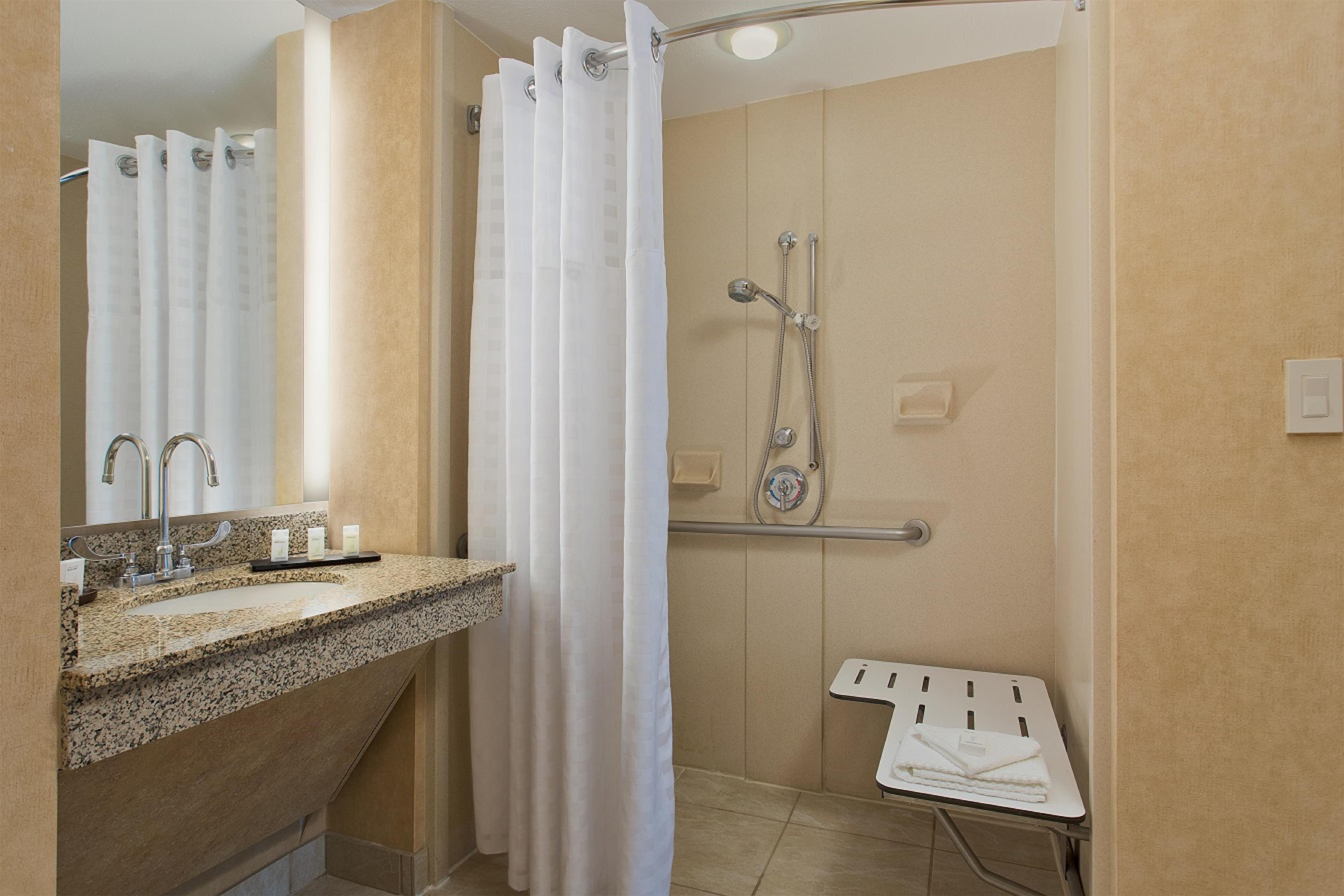 Guest room bath