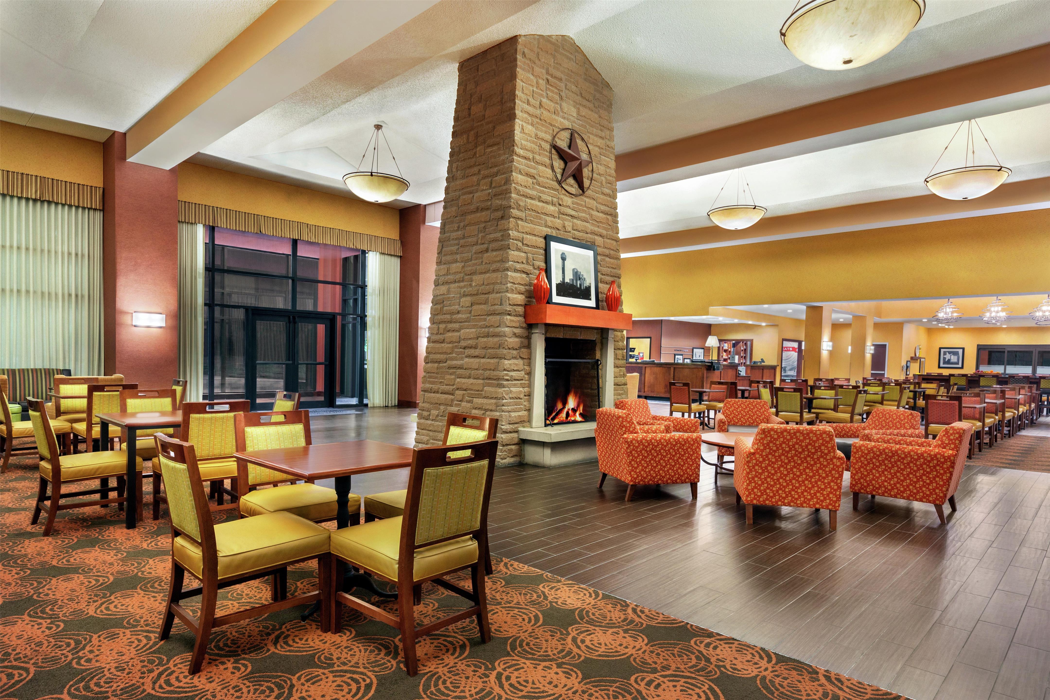 Lobby | Hampton Inn & Suites Dallas-Mesquite