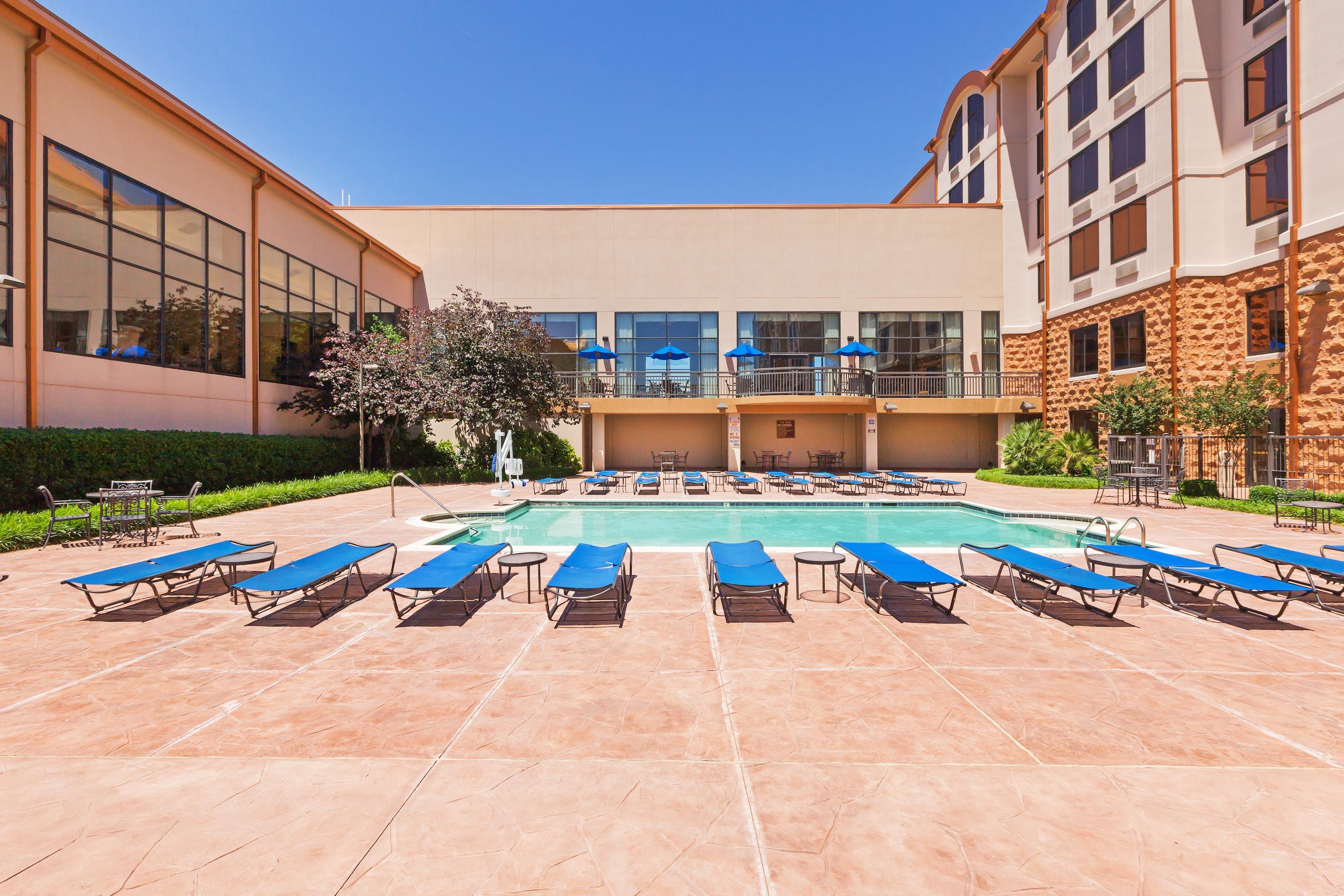 Pool | Hampton Inn & Suites Dallas-Mesquite