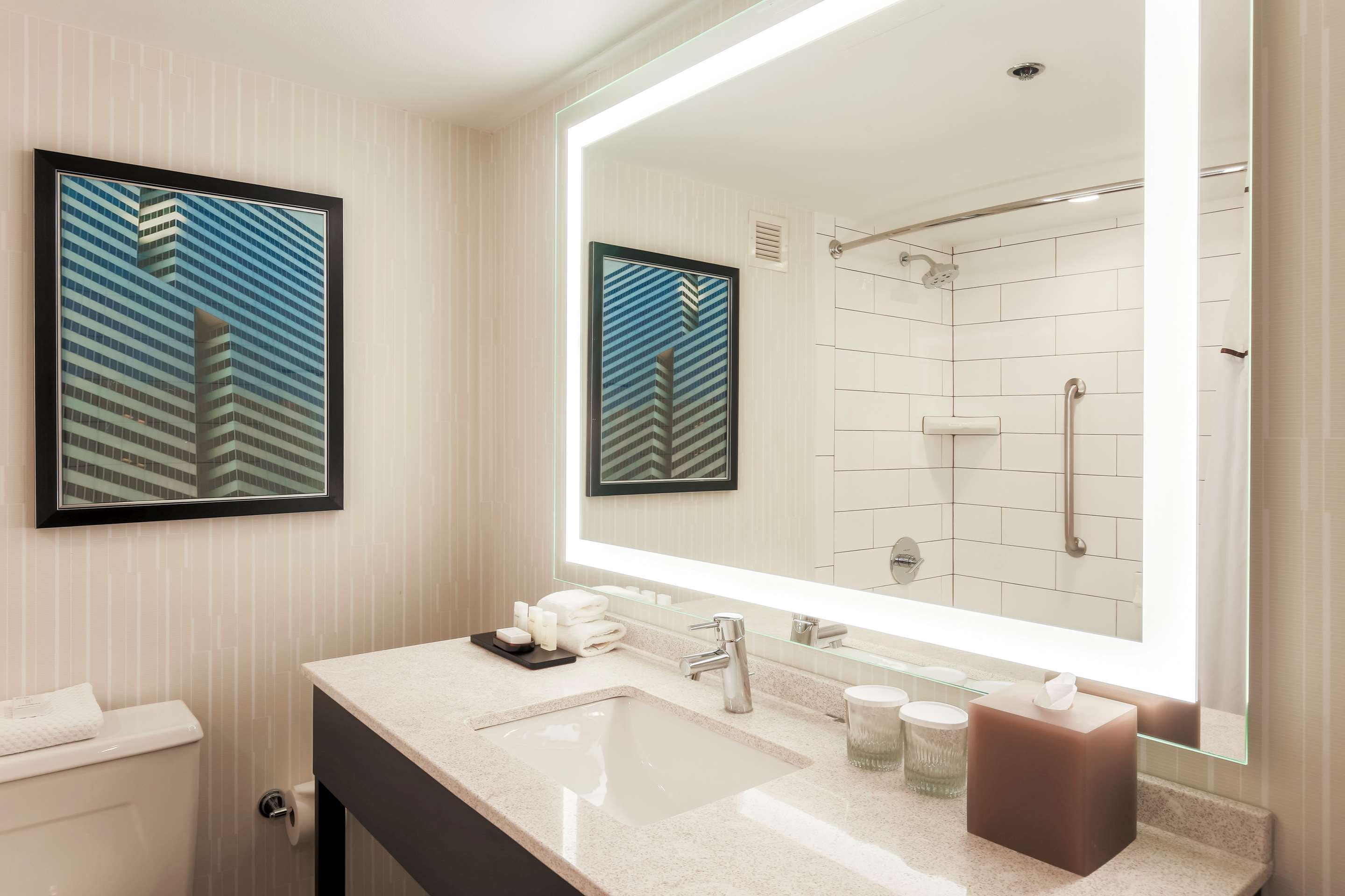 Guest room bath