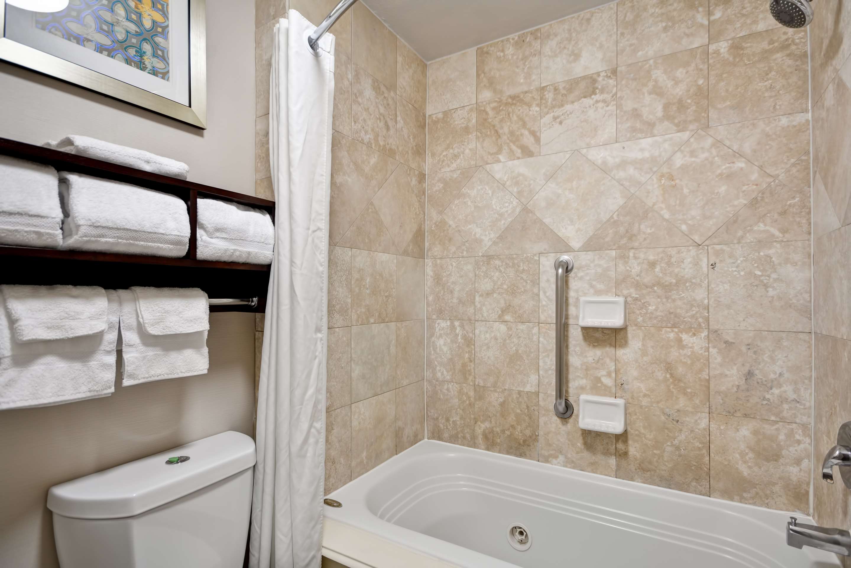 Guest room bath
