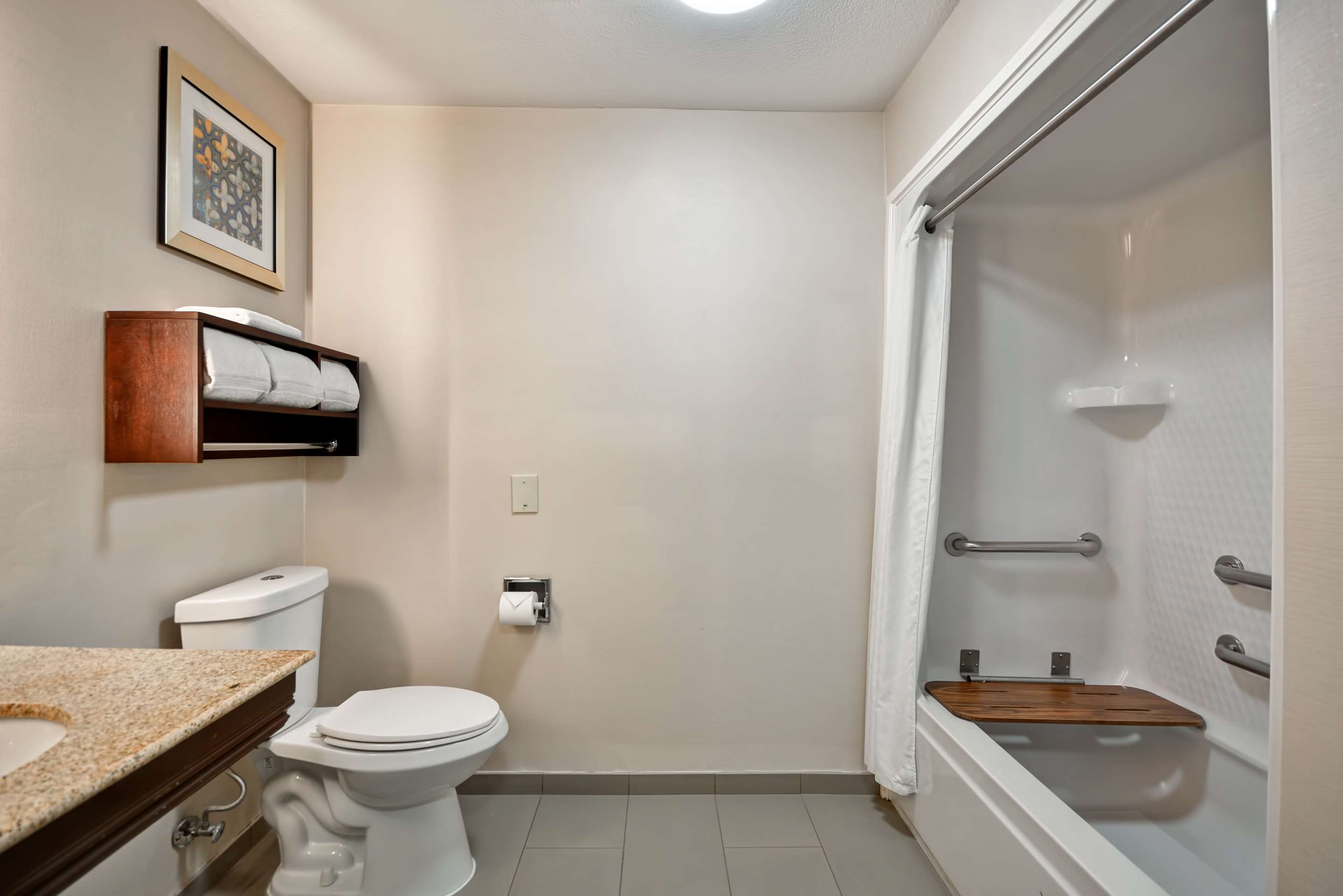 Guest room bath