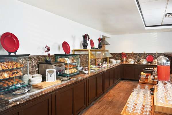 Restaurant - DoubleTree by Hilton Market Center Dallas - I-35, Exit 430B