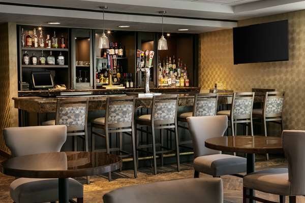 Bar - DoubleTree by Hilton Market Center Dallas - I-35, Exit 430B