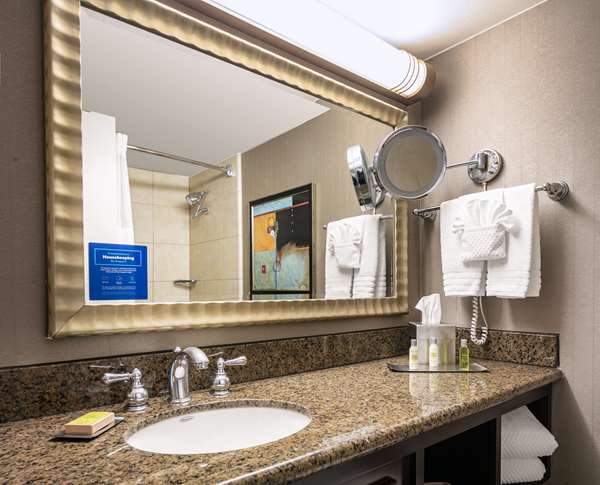  - DoubleTree by Hilton Market Center Dallas - I-35, Exit 430B