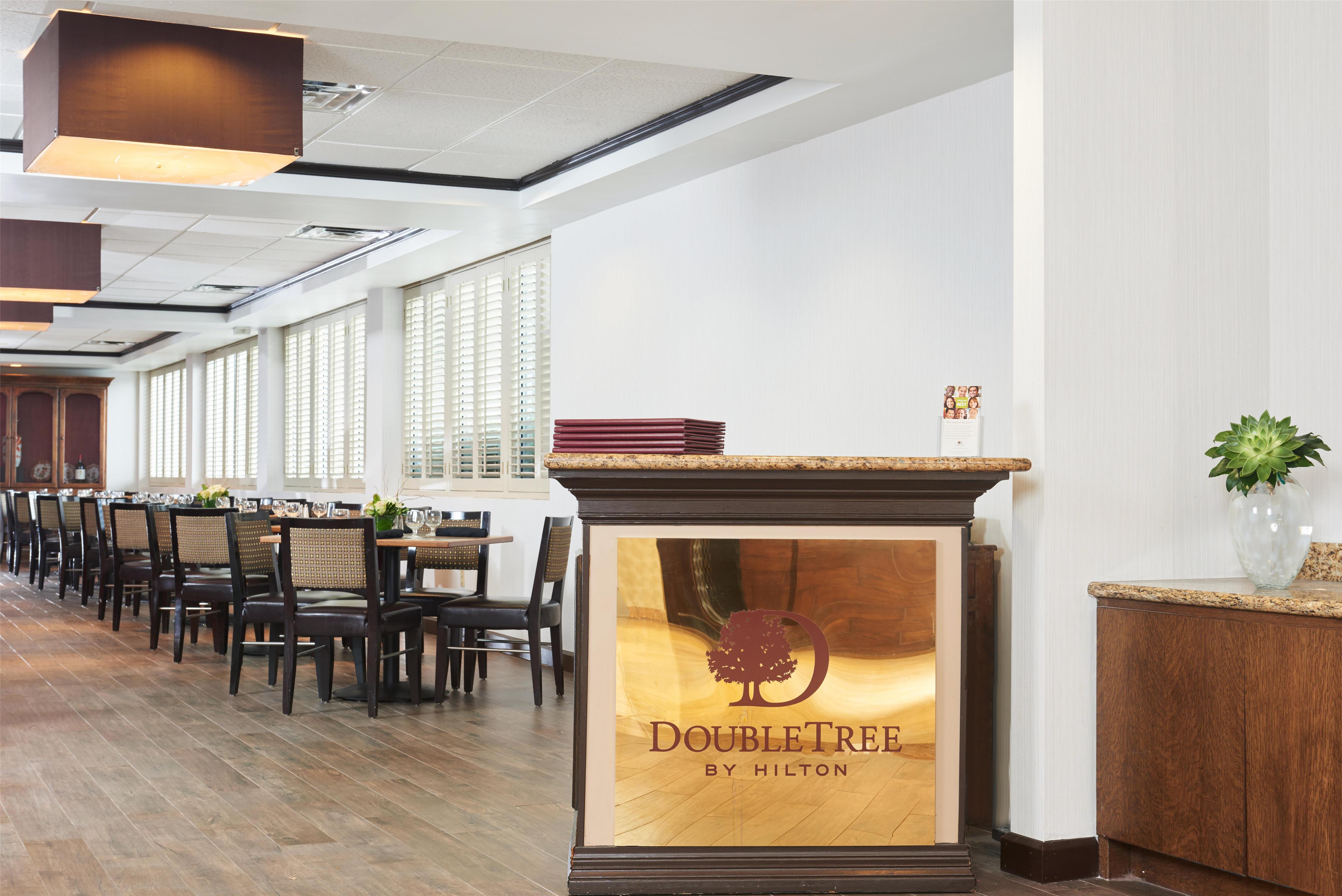 Restaurant | DoubleTree by Hilton Dallas - Market Center