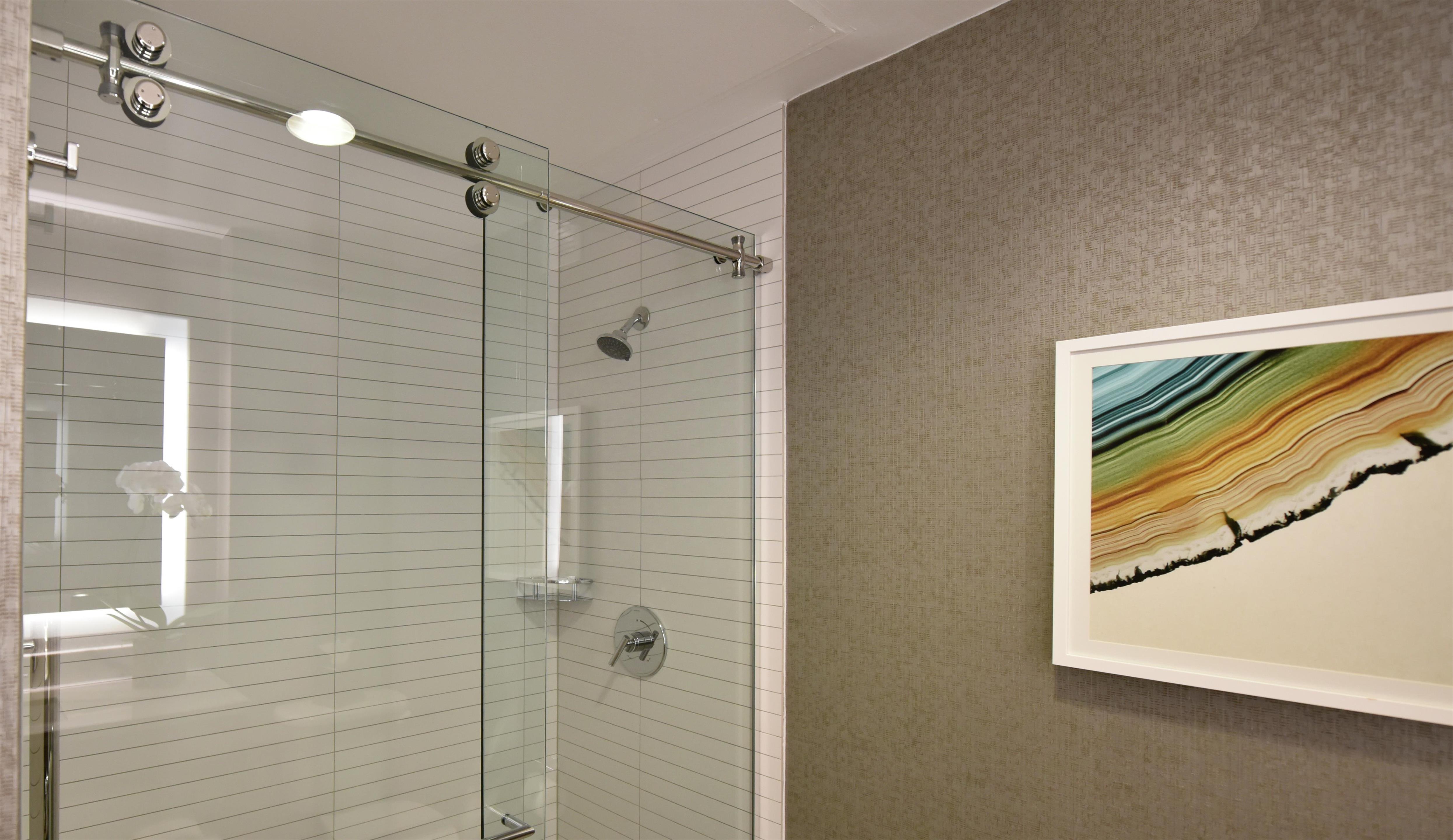 Guest room bath