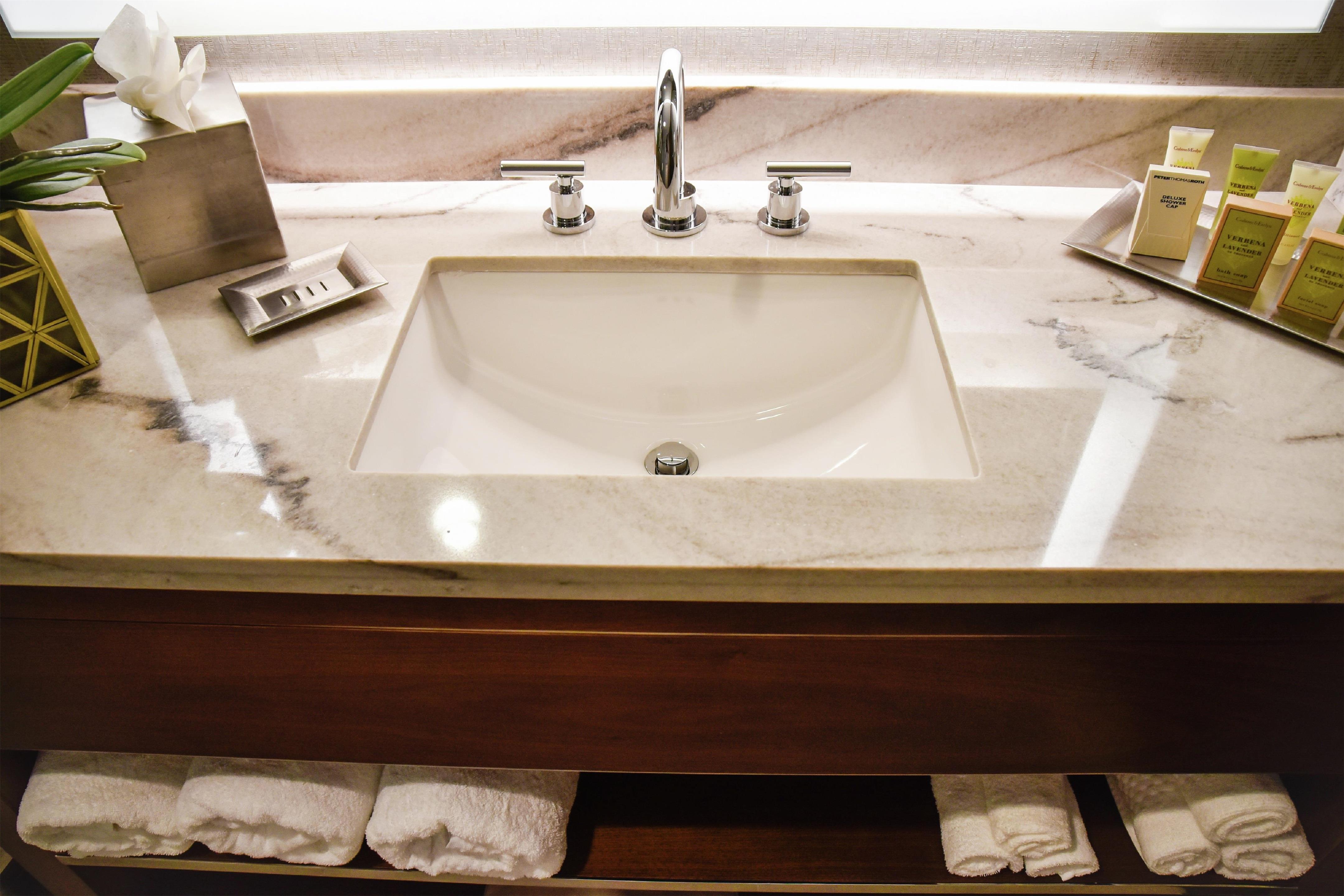 Guest room bath