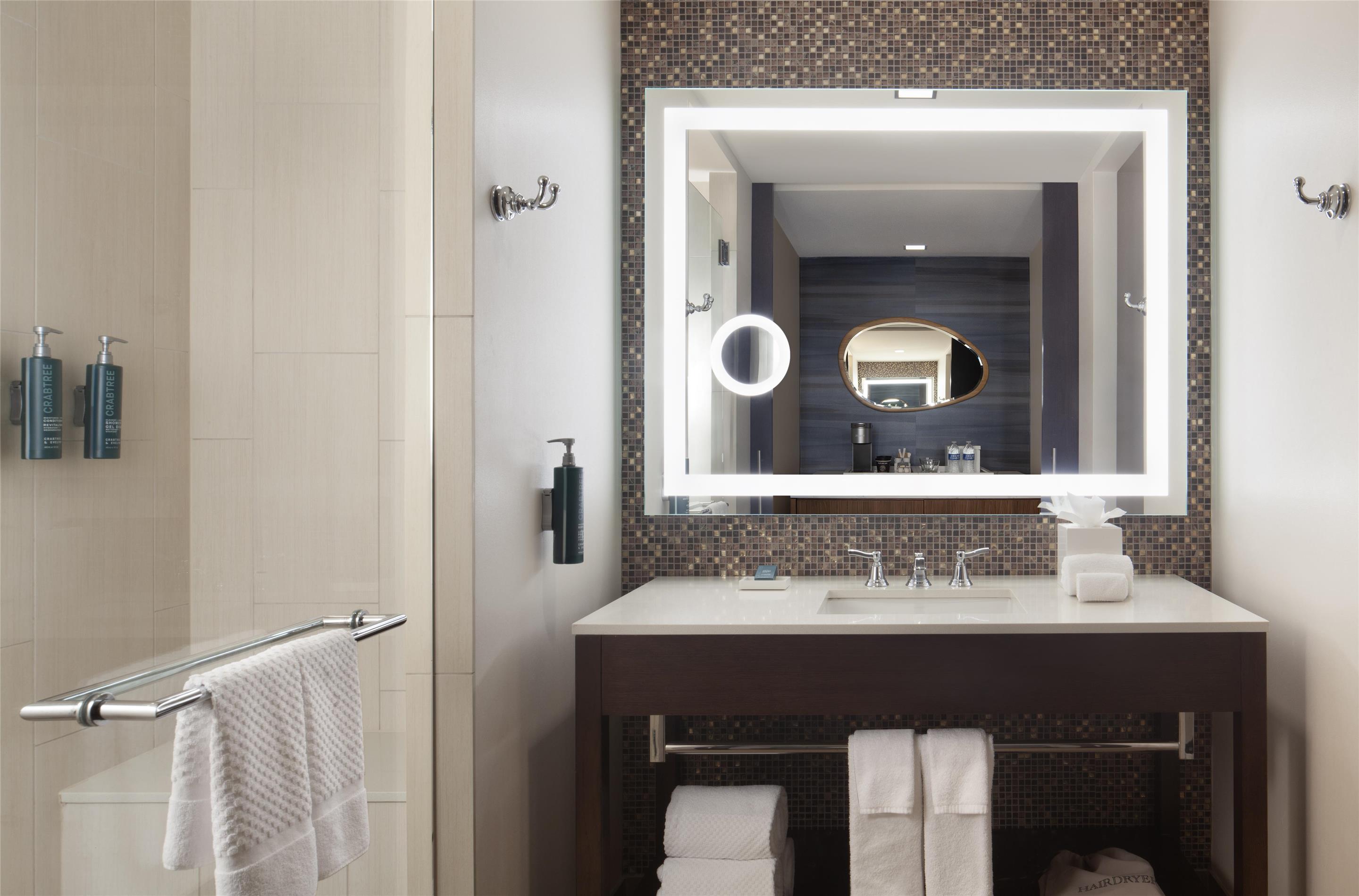 Guest room bath