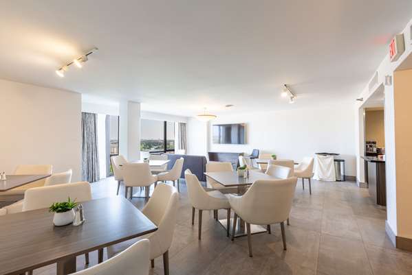 Restaurant - DoubleTree by Hilton Hotel Richardson