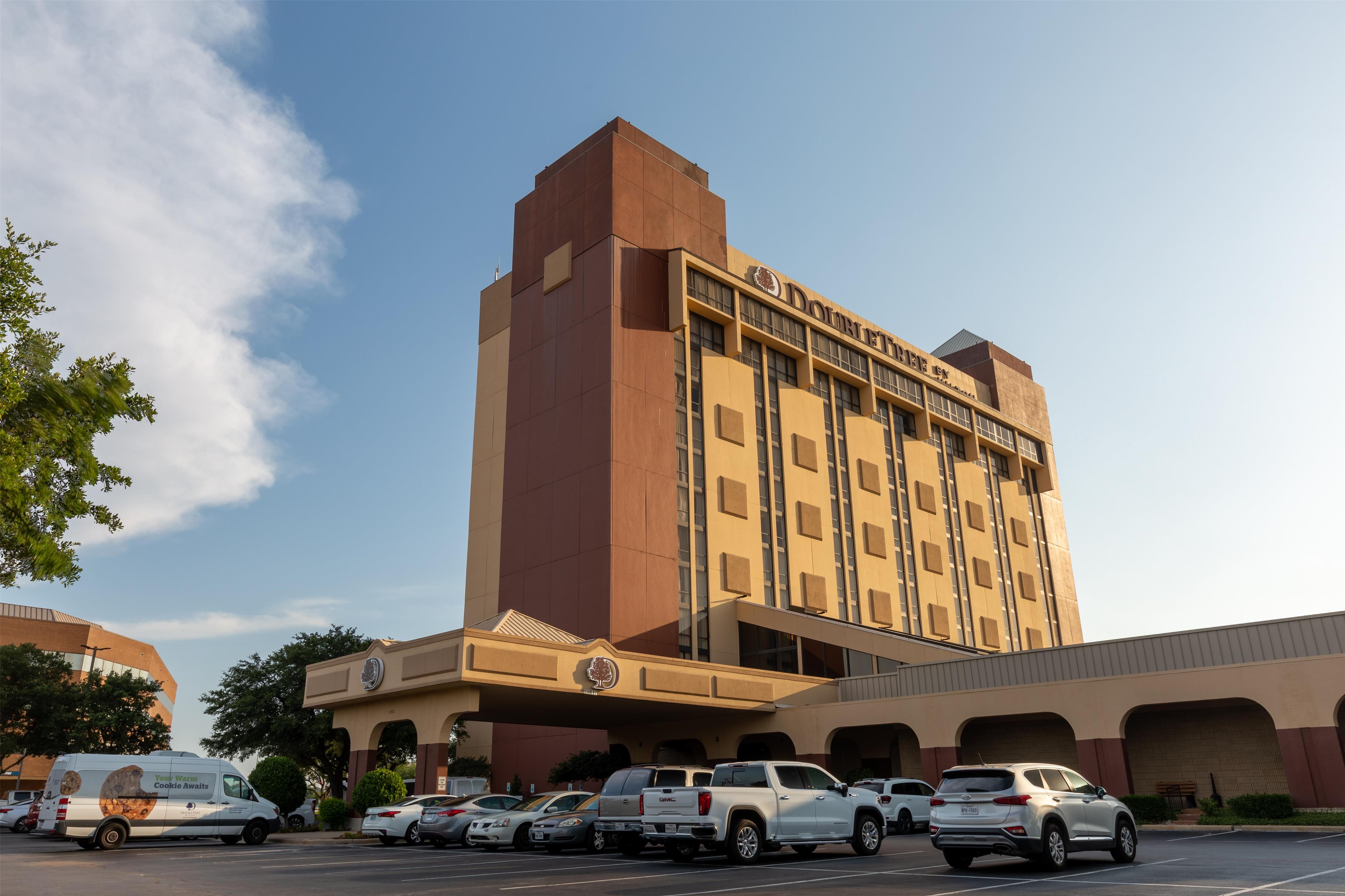 Exterior | DoubleTree by Hilton Dallas - Richardson
