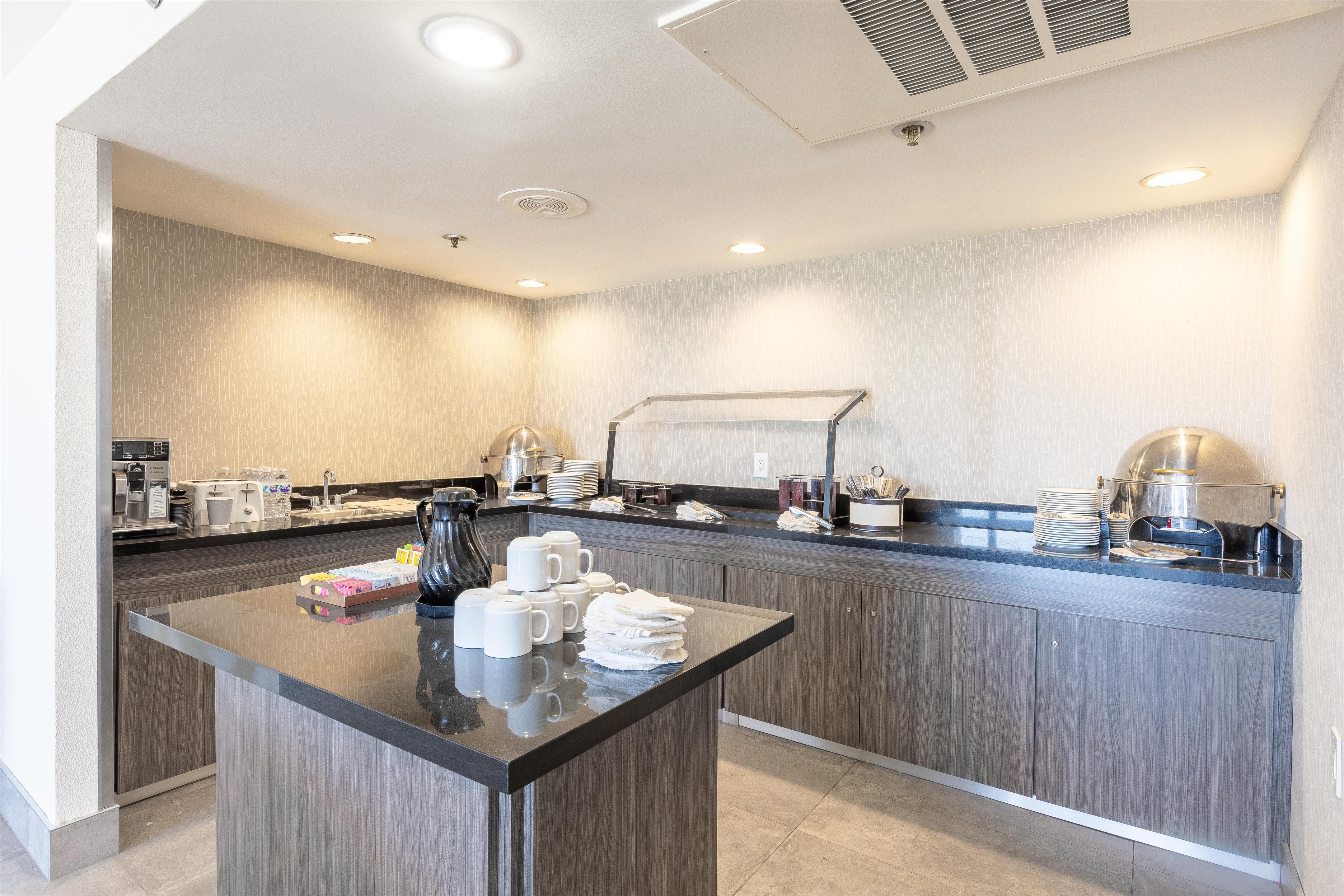 Breakfast Area | DoubleTree by Hilton Dallas - Richardson
