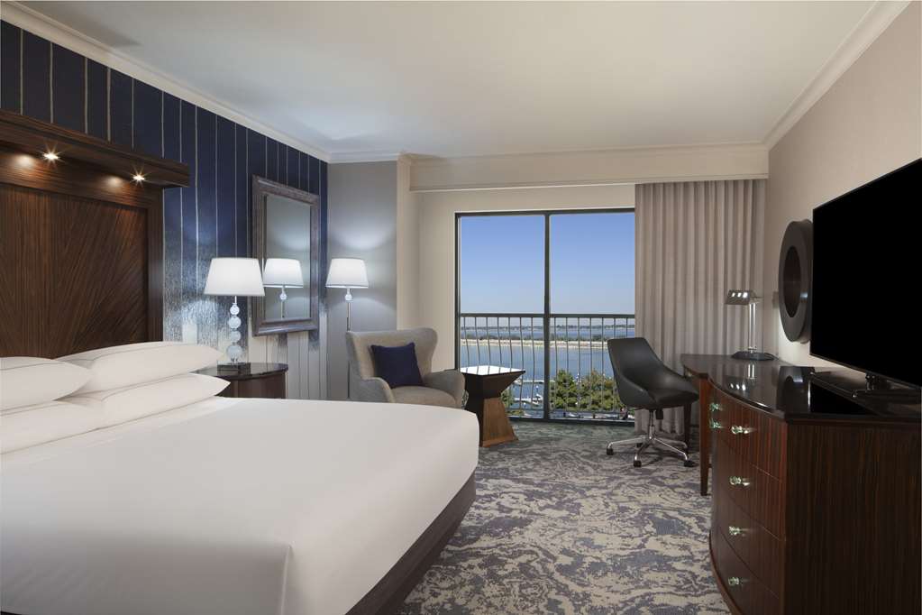 Hilton Dallas/Rockwall Lakefront Room Type - 1KNG MOB HEARING ACC W TUB