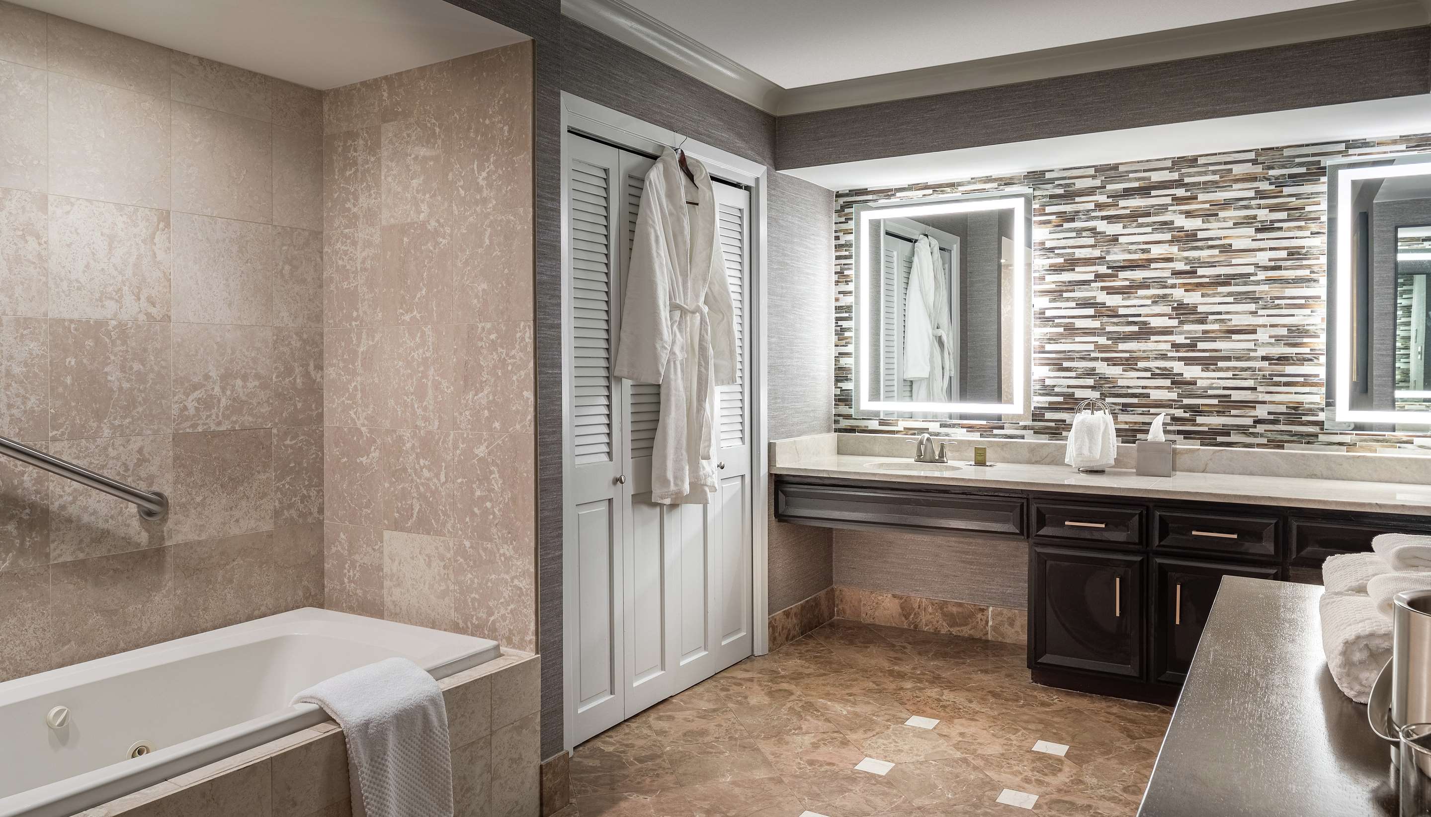 Guest room bath
