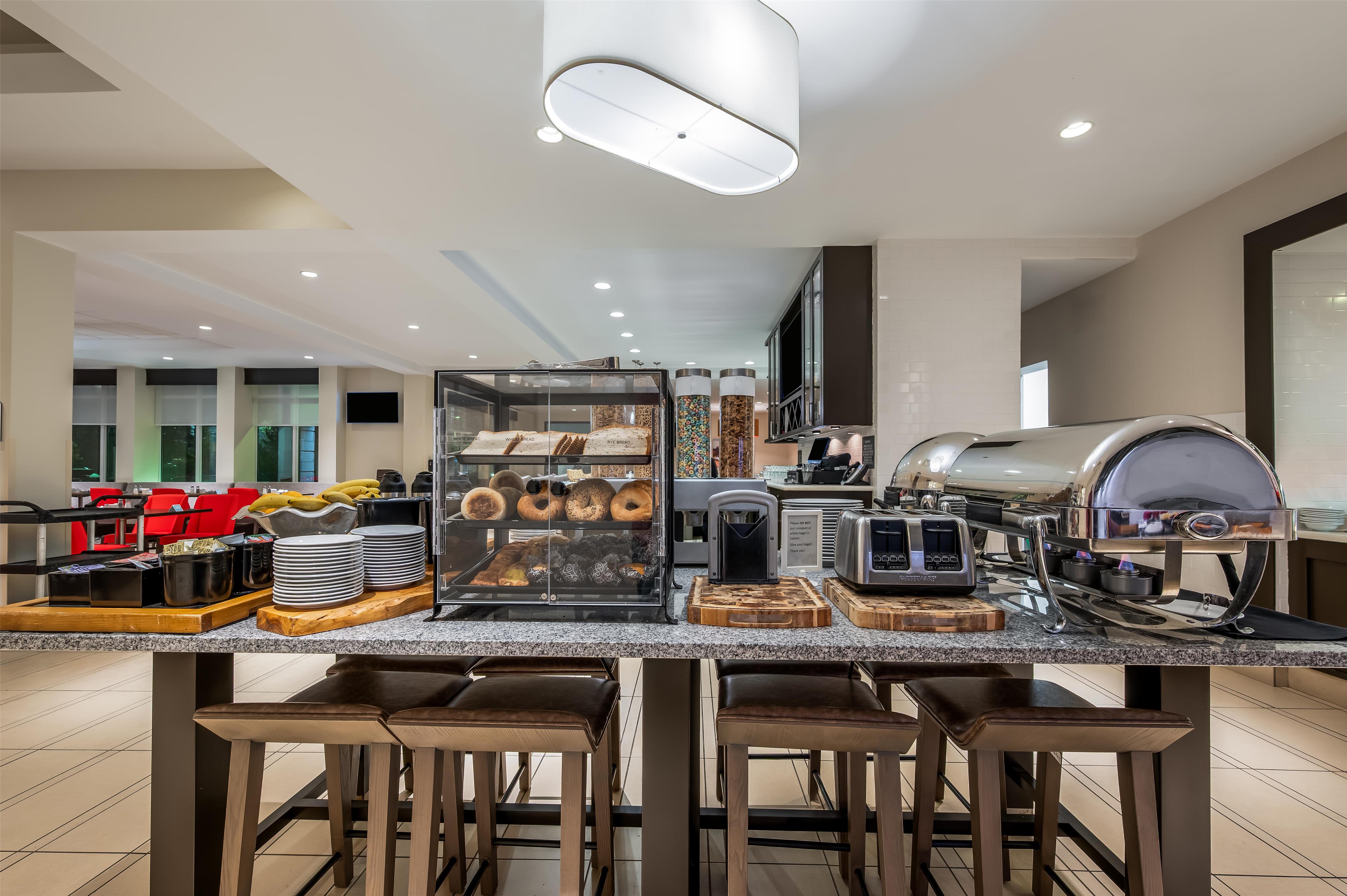 Restaurant | Hilton Garden Inn Dayton South-Austin Landing