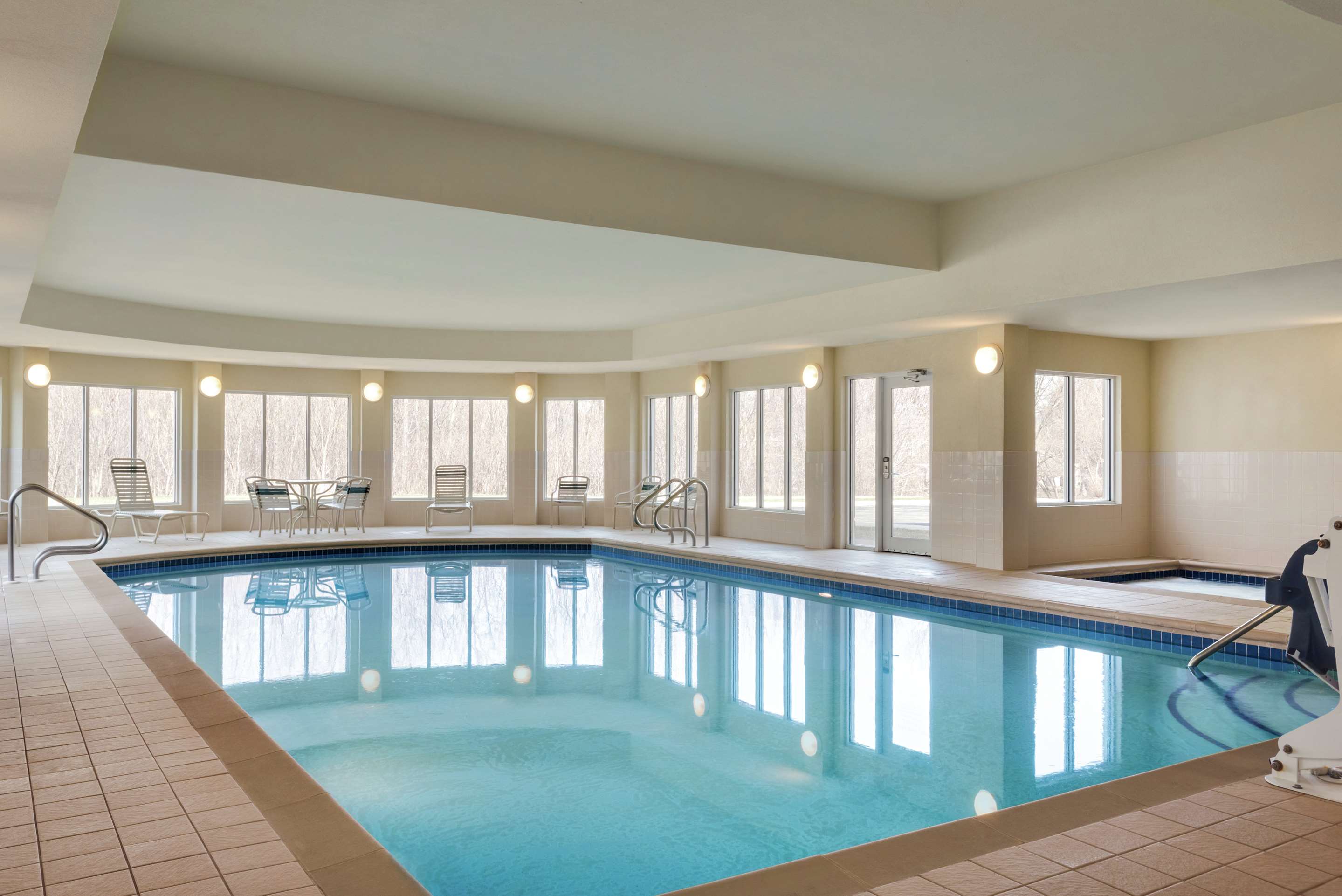Pool | Hilton Garden Inn Dubuque Downtown