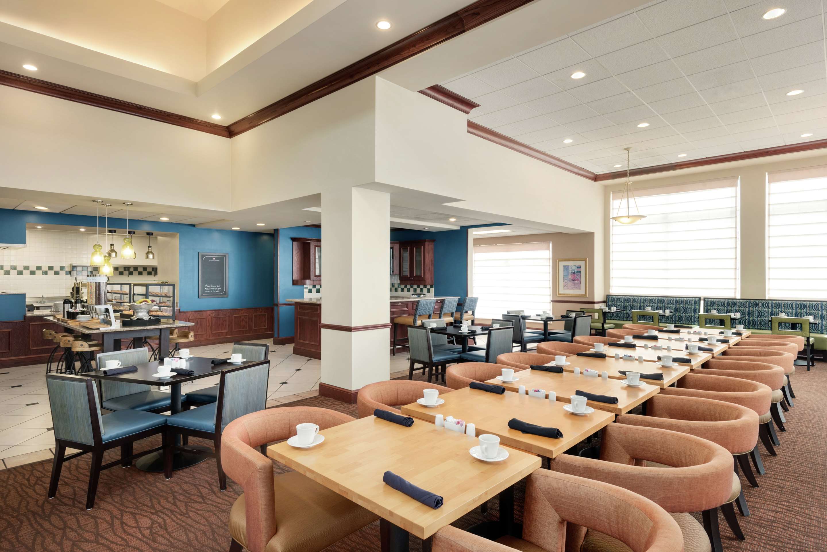 Restaurant | Hilton Garden Inn Dubuque Downtown
