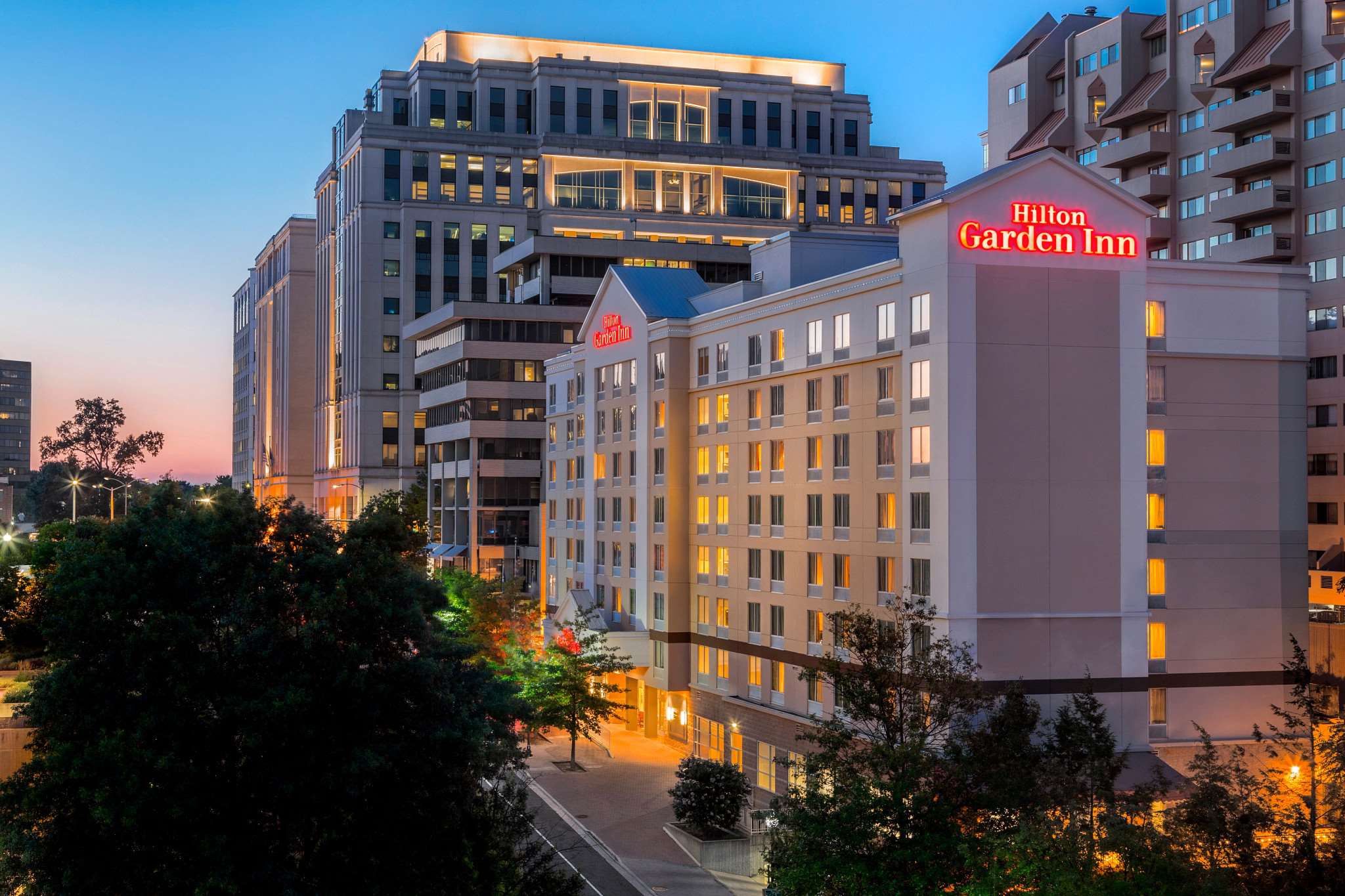 Exterior | Hilton Garden Inn Arlington/Courthouse Plaza
