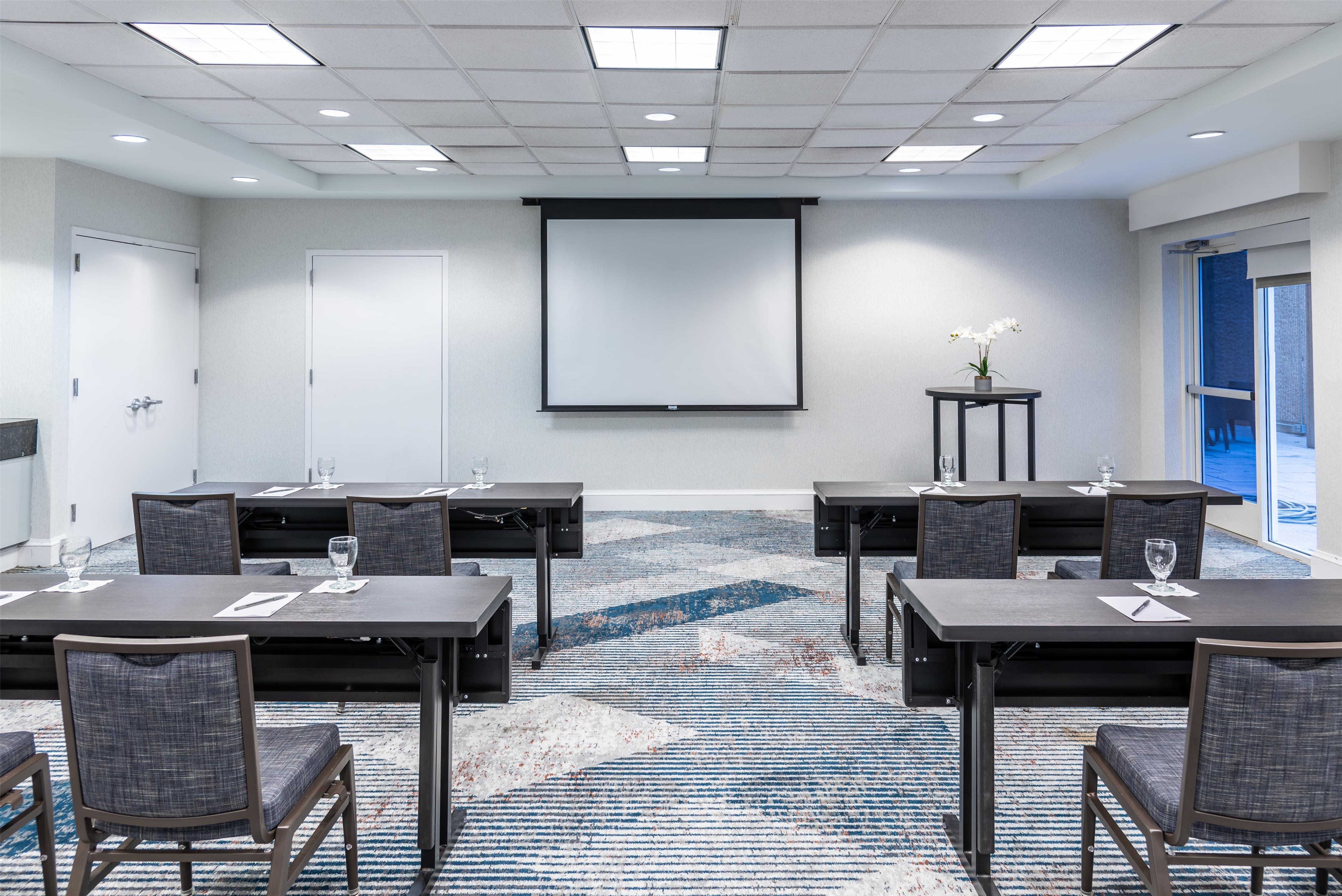 Meeting Room | Hilton Garden Inn Arlington/Courthouse Plaza