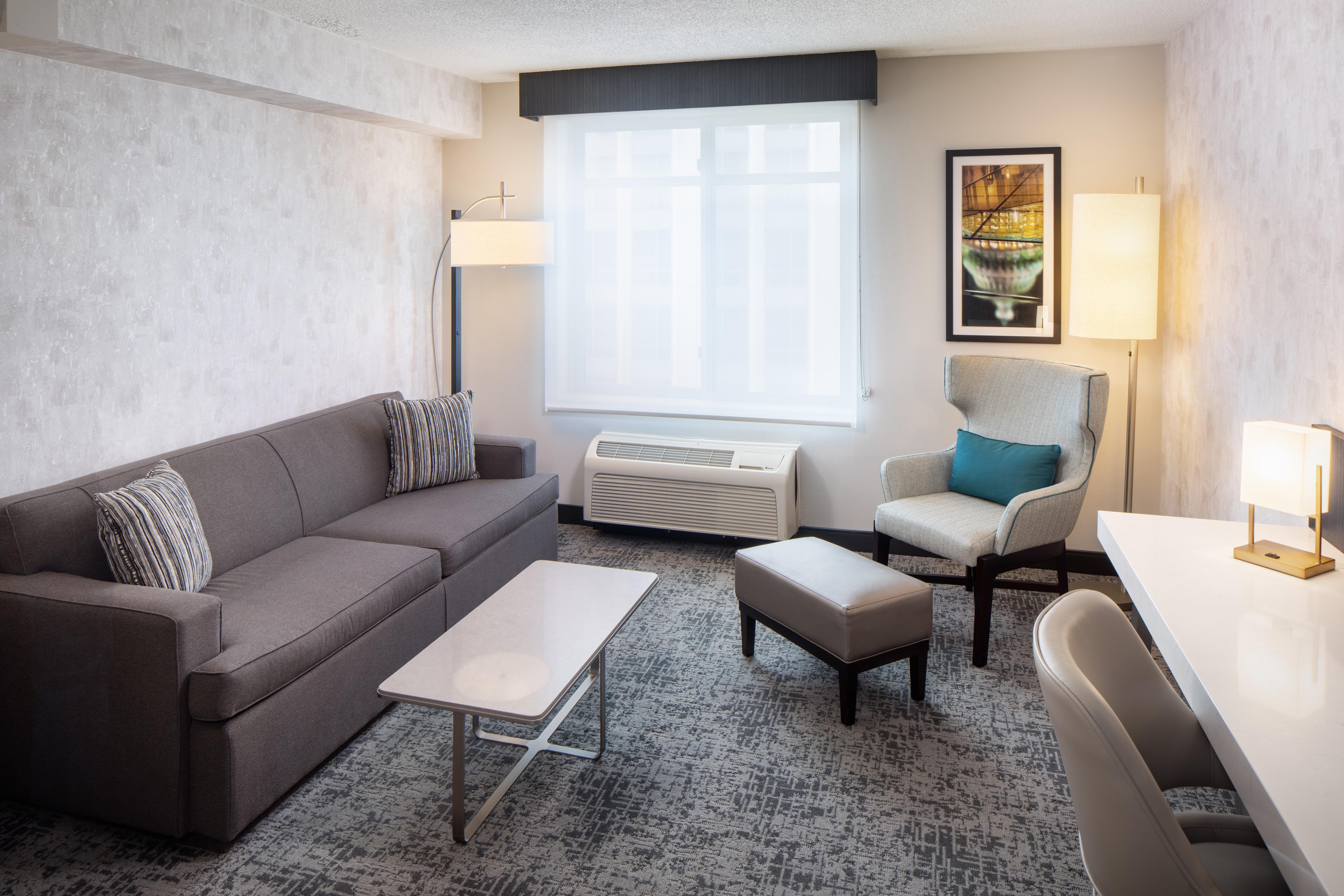 Hilton Garden Inn Washington DC Downtown Room Type - 1KG S B MOB HEAR ACC TUB