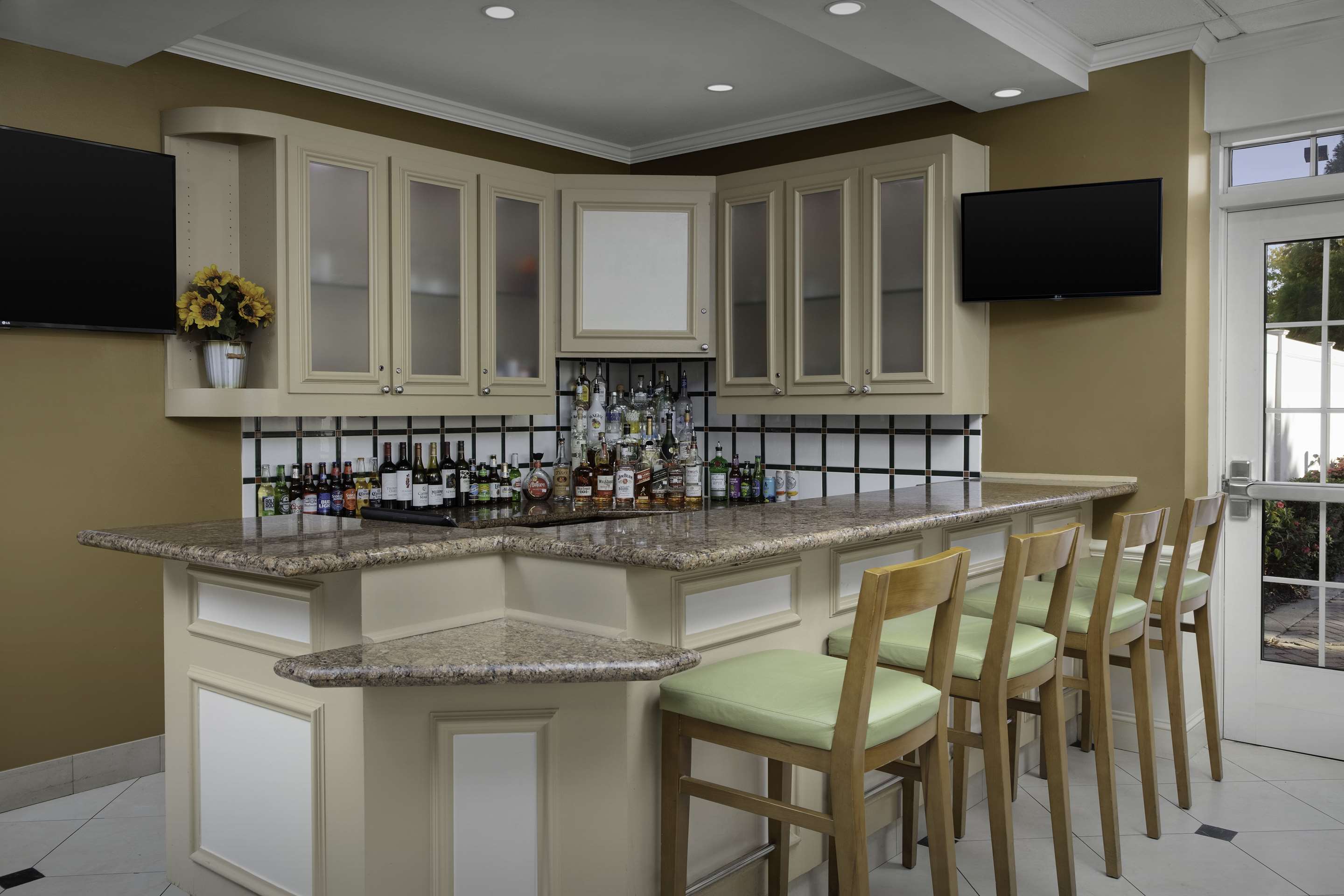 BarLounge | Hilton Garden Inn Fredericksburg