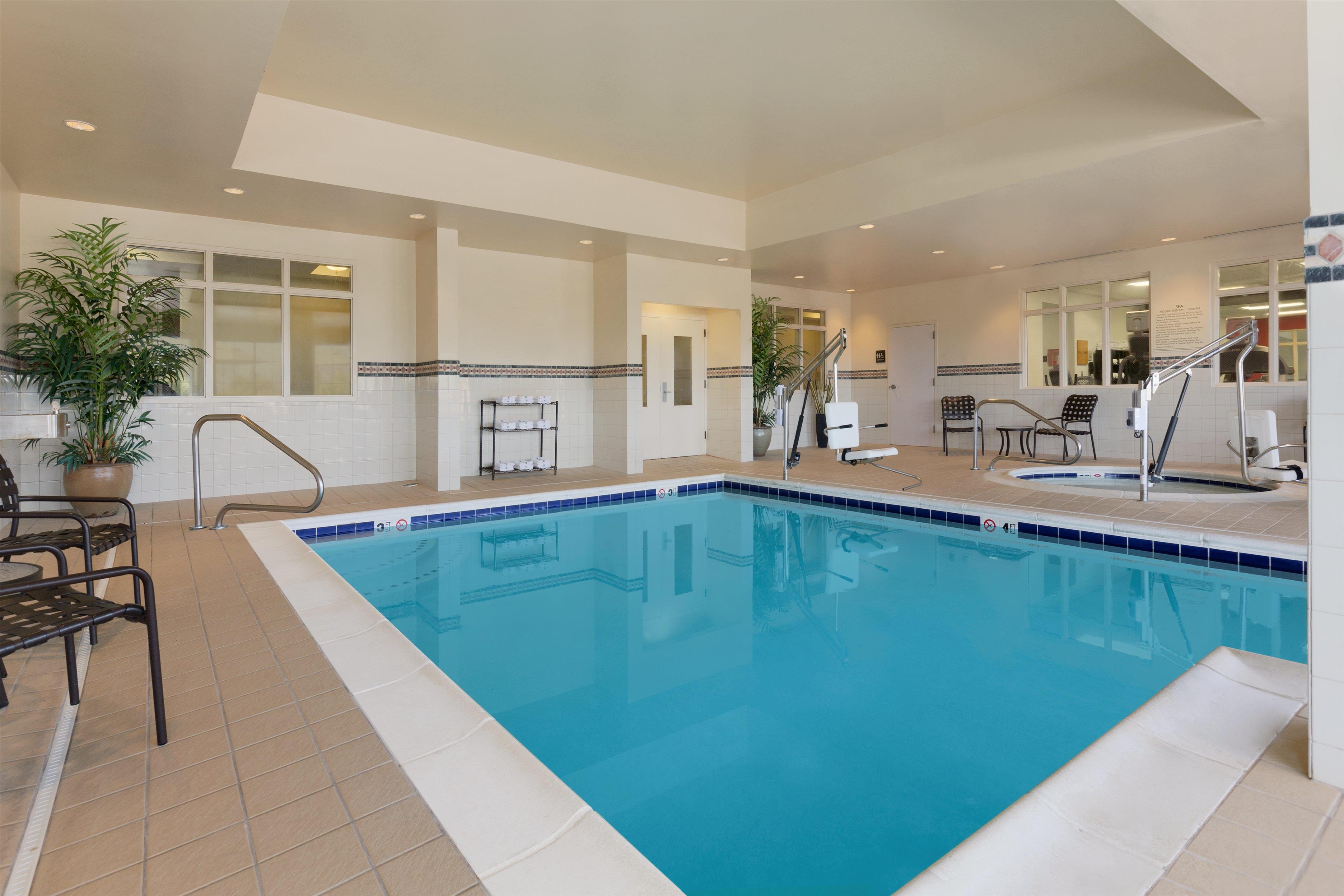 Pool | Hilton Garden Inn Fredericksburg
