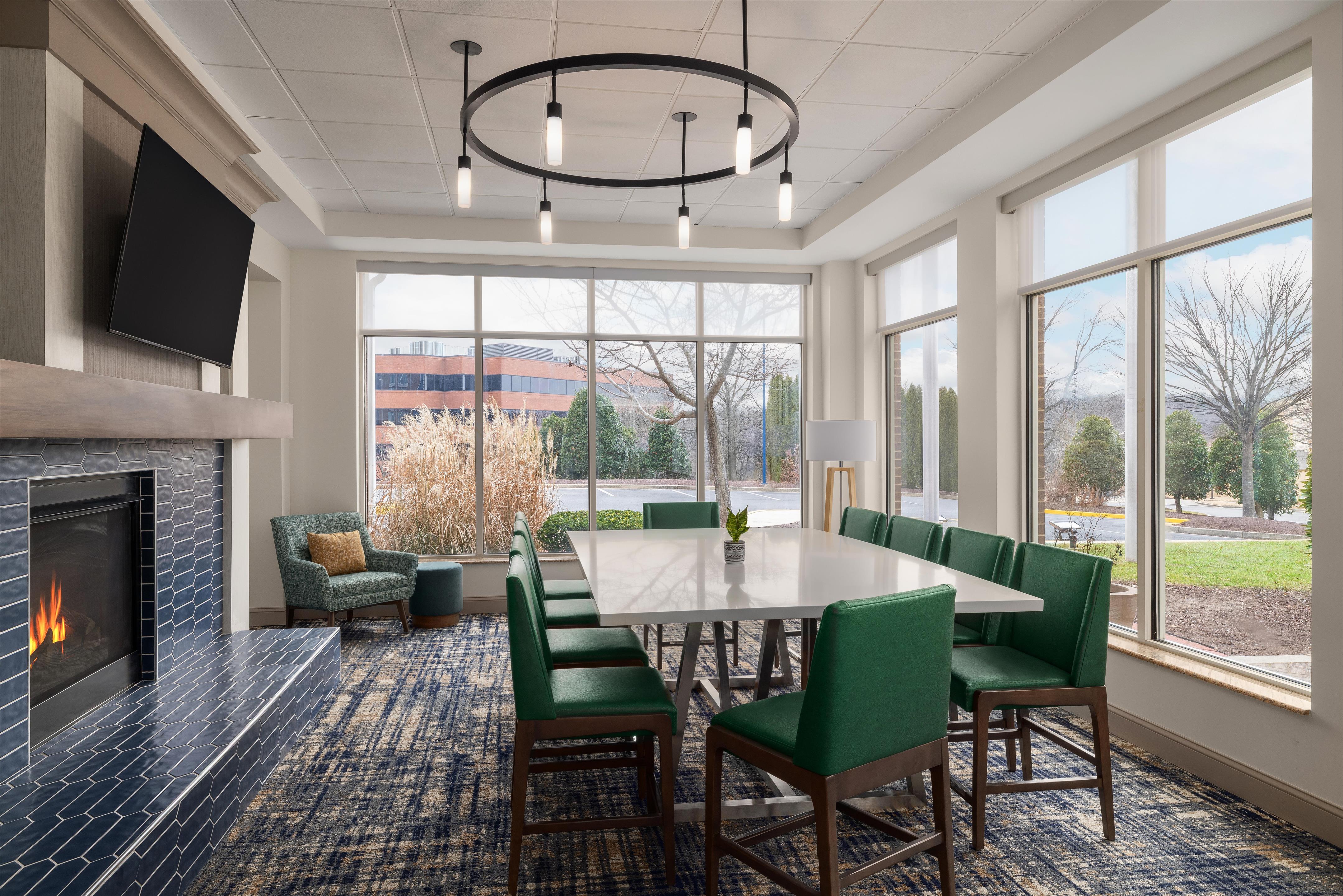 Lobby | Hilton Garden Inn Washington DC/Greenbelt