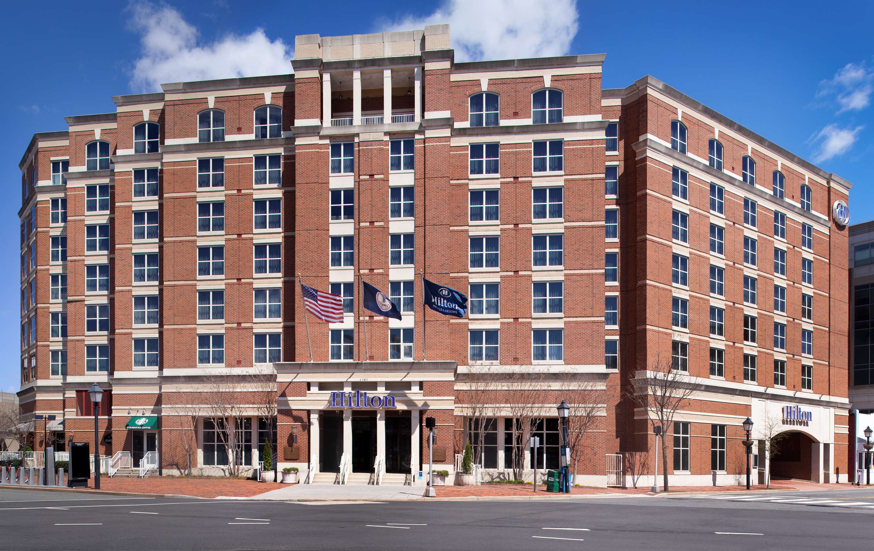 Exterior | Hilton Alexandria Old Town