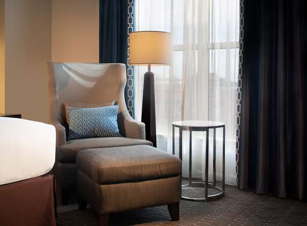  - Hilton Hotel Old Town Alexandria - I-95 & I-495, Exit 176B