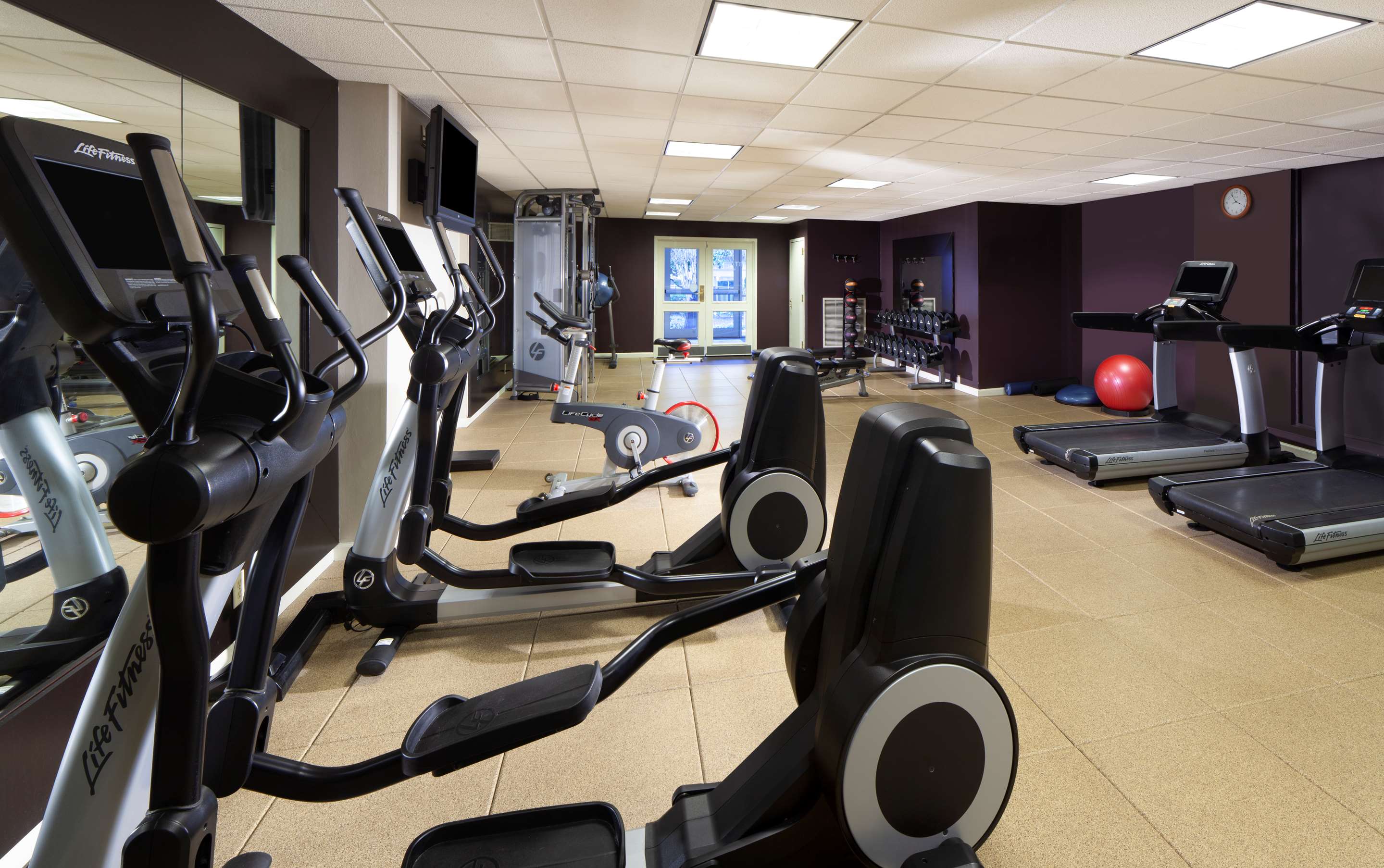 Health club fitness center gym | Hilton Alexandria Old Town