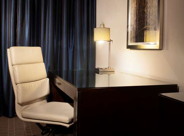  - Hilton Hotel Old Town Alexandria - I-95 & I-495, Exit 176B