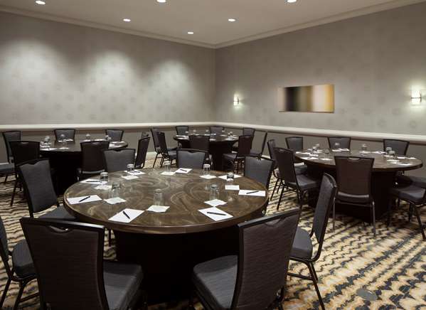  - Hilton Hotel Old Town Alexandria - I-95 & I-495, Exit 176B