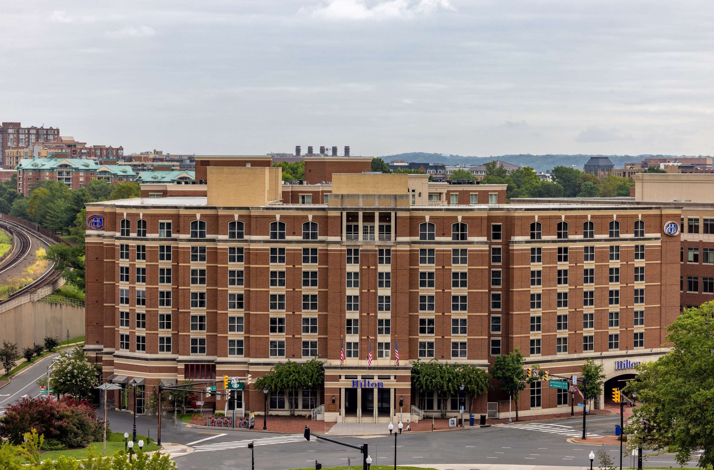 Exterior | Hilton Alexandria Old Town
