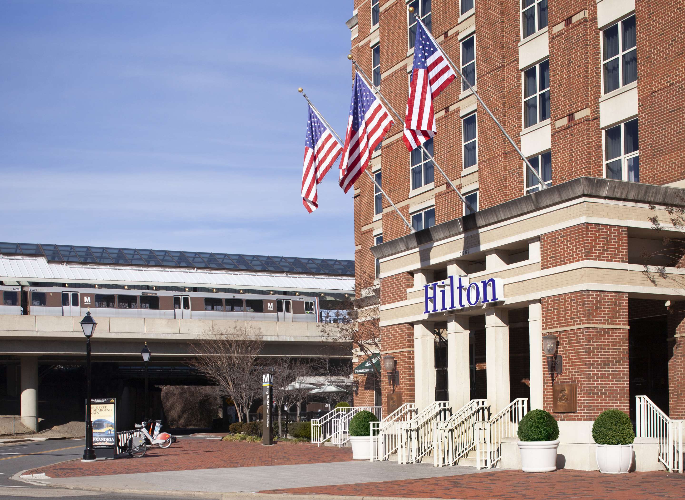 Exterior | Hilton Alexandria Old Town