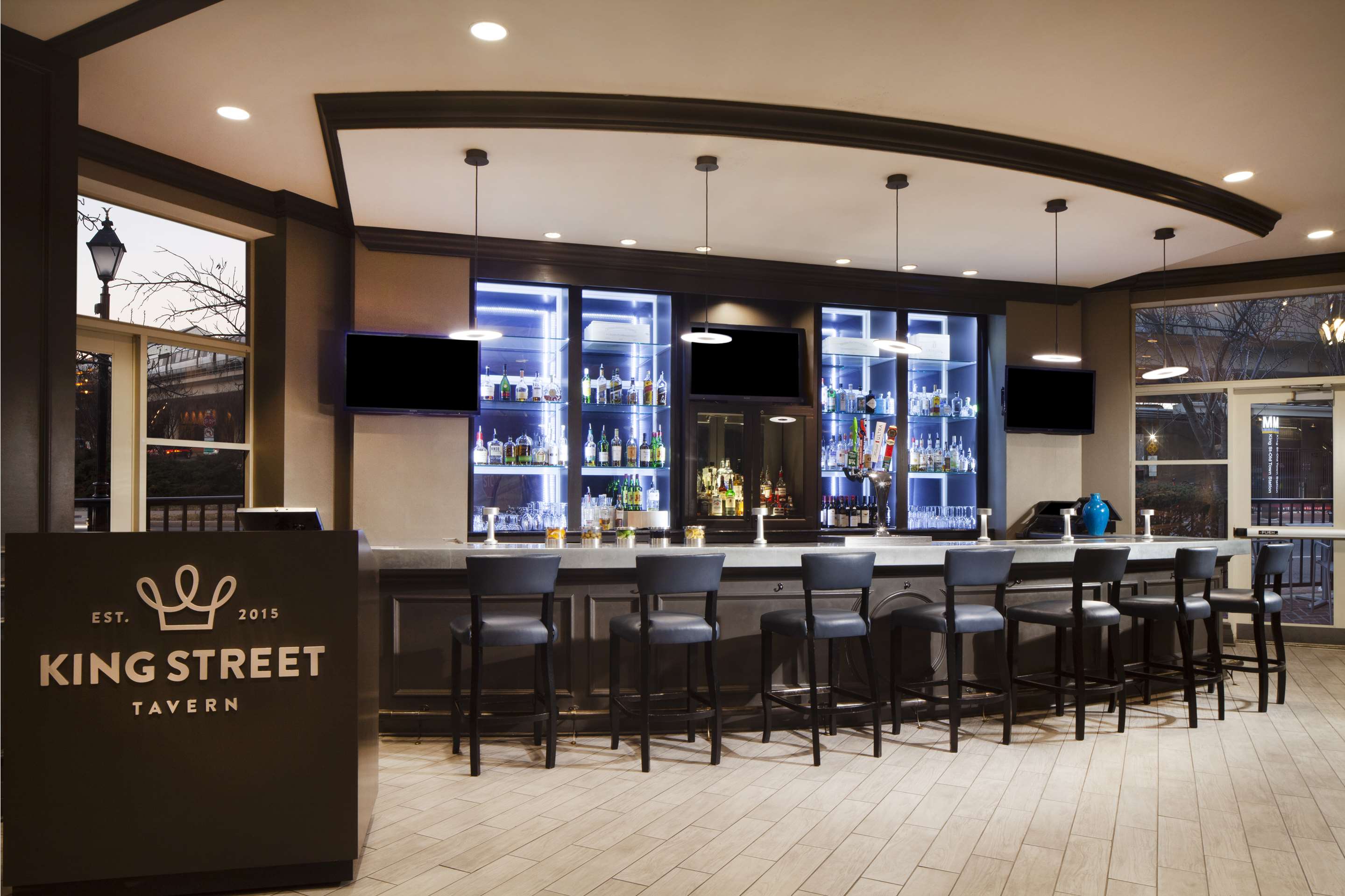 Restaurant | Hilton Alexandria Old Town