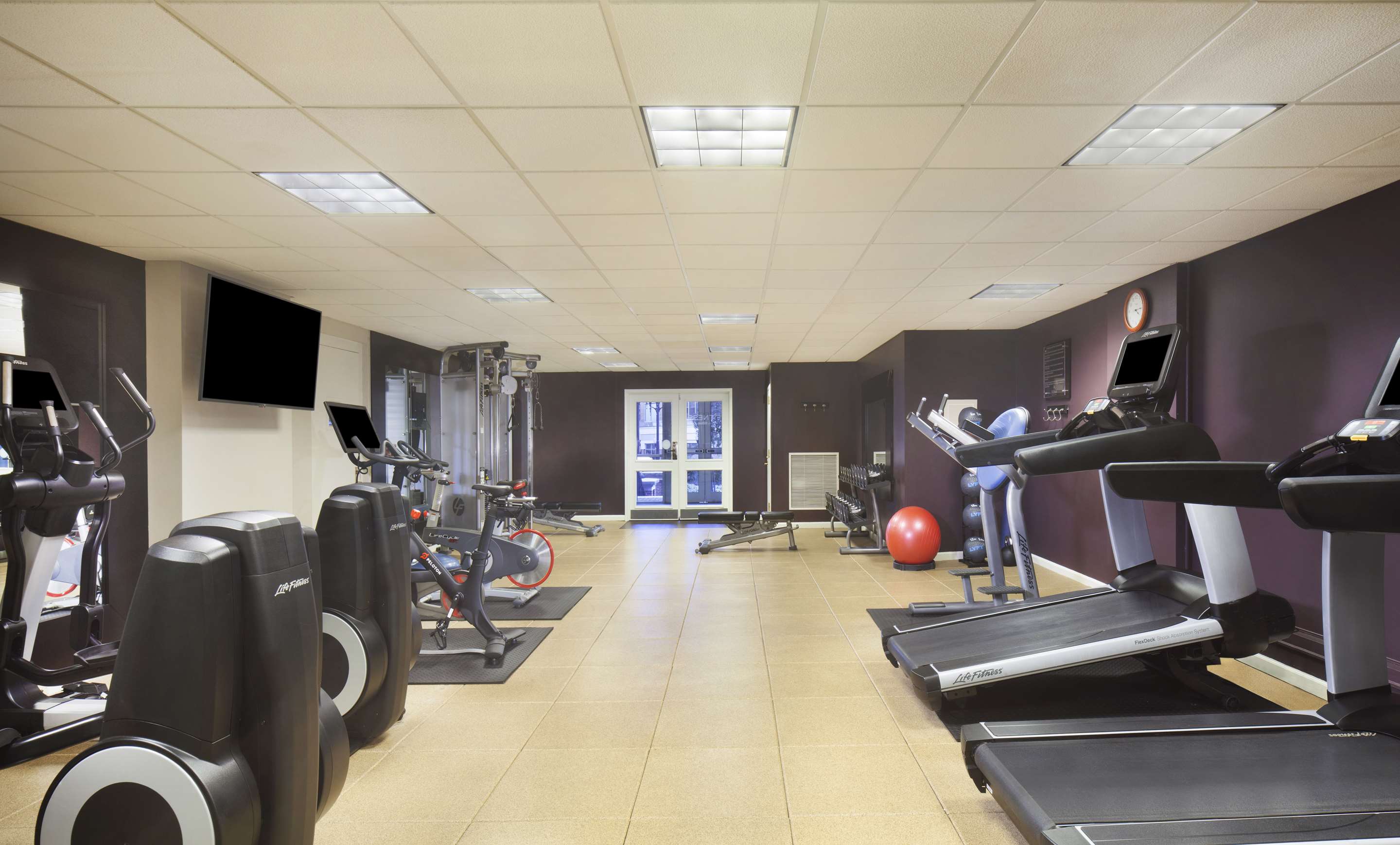 Health club fitness center gym | Hilton Alexandria Old Town