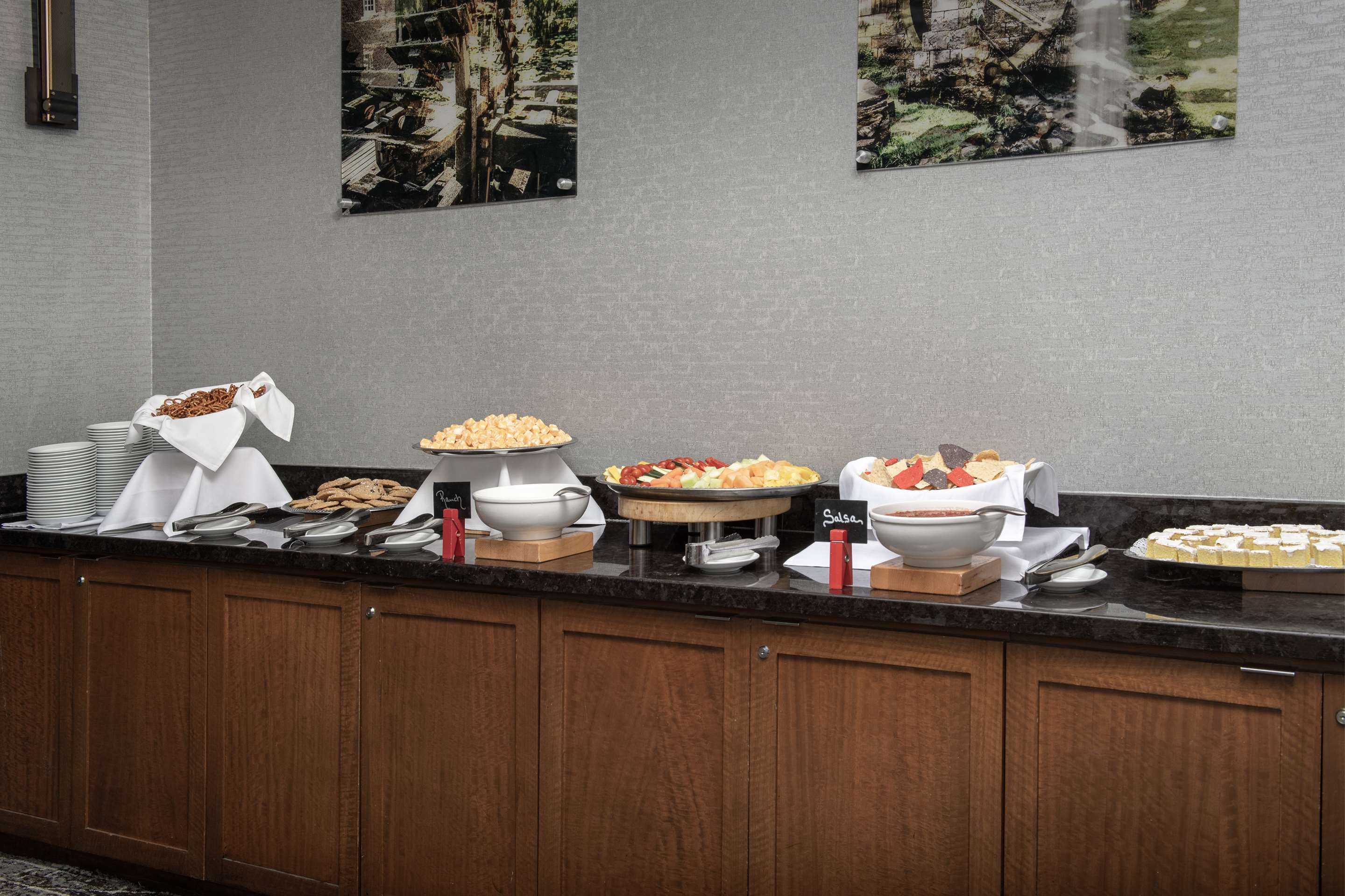 Restaurant | Embassy Suites by Hilton Springfield
