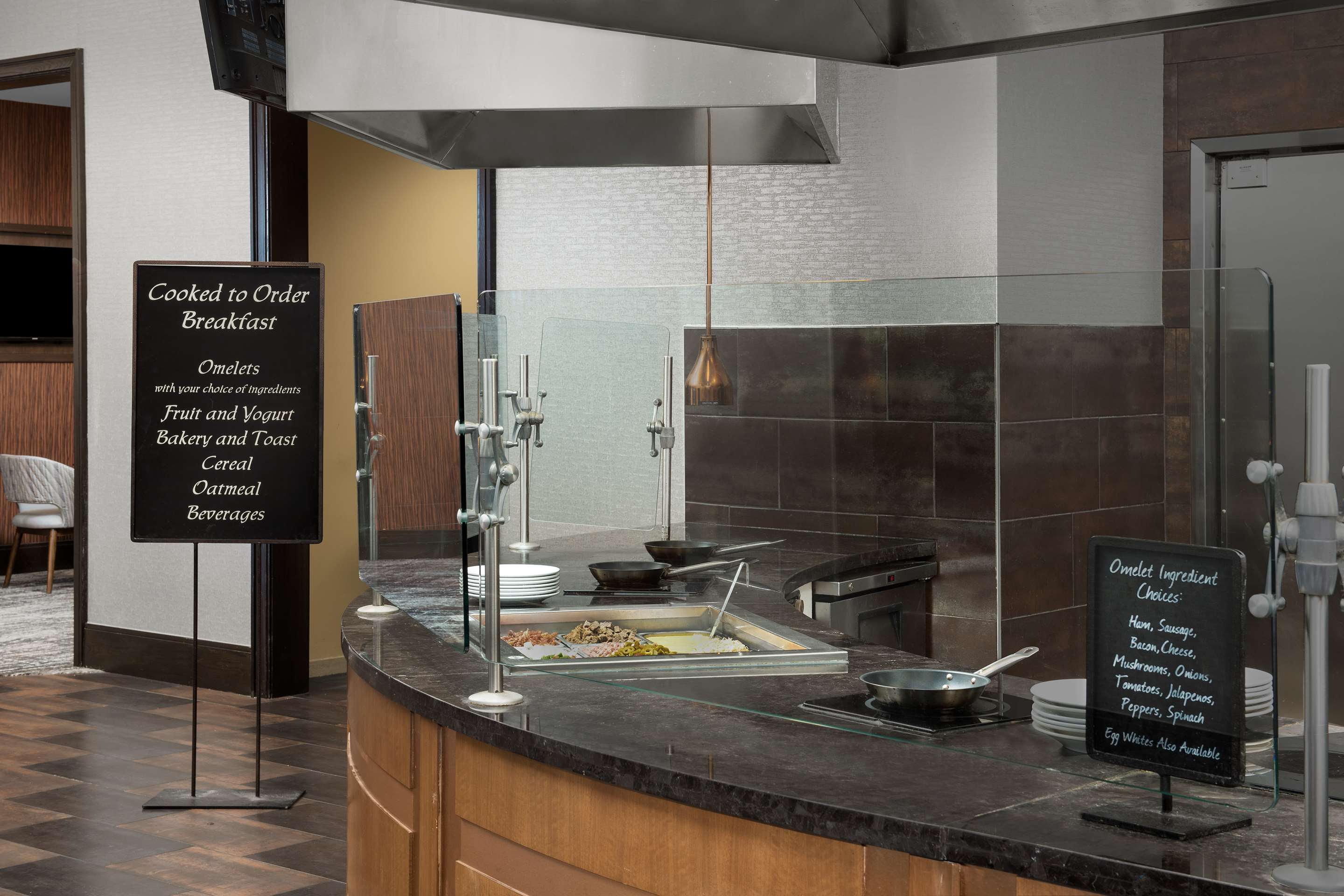 Breakfast Area | Embassy Suites by Hilton Springfield